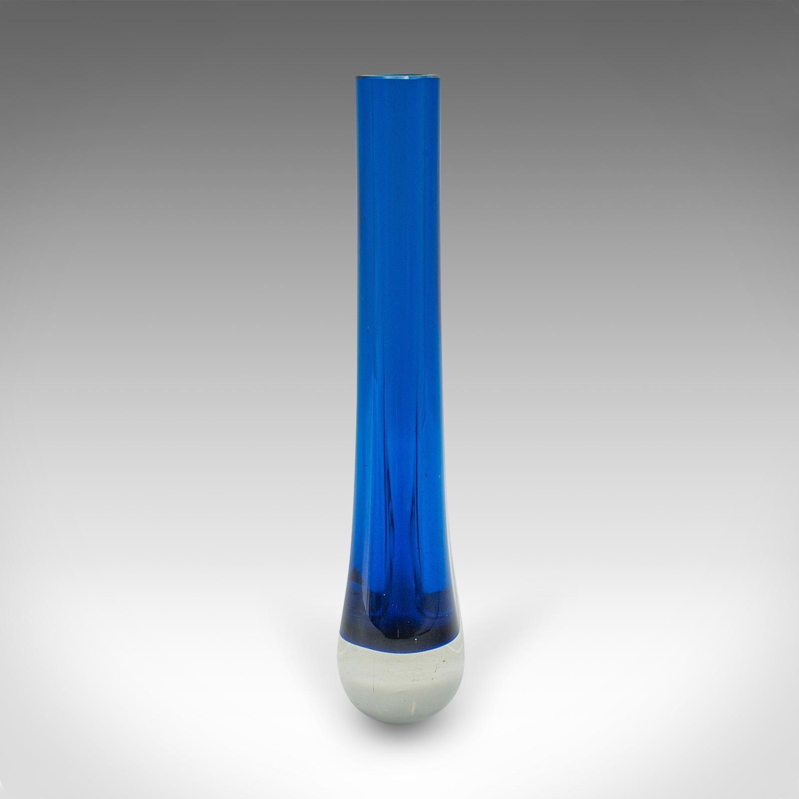 Vaso a goccia d'epoca, inglese, vetro artistico, manicotto per fiori, decorazione, esposizione In condizioni buone in vendita a Hele, Devon, GB