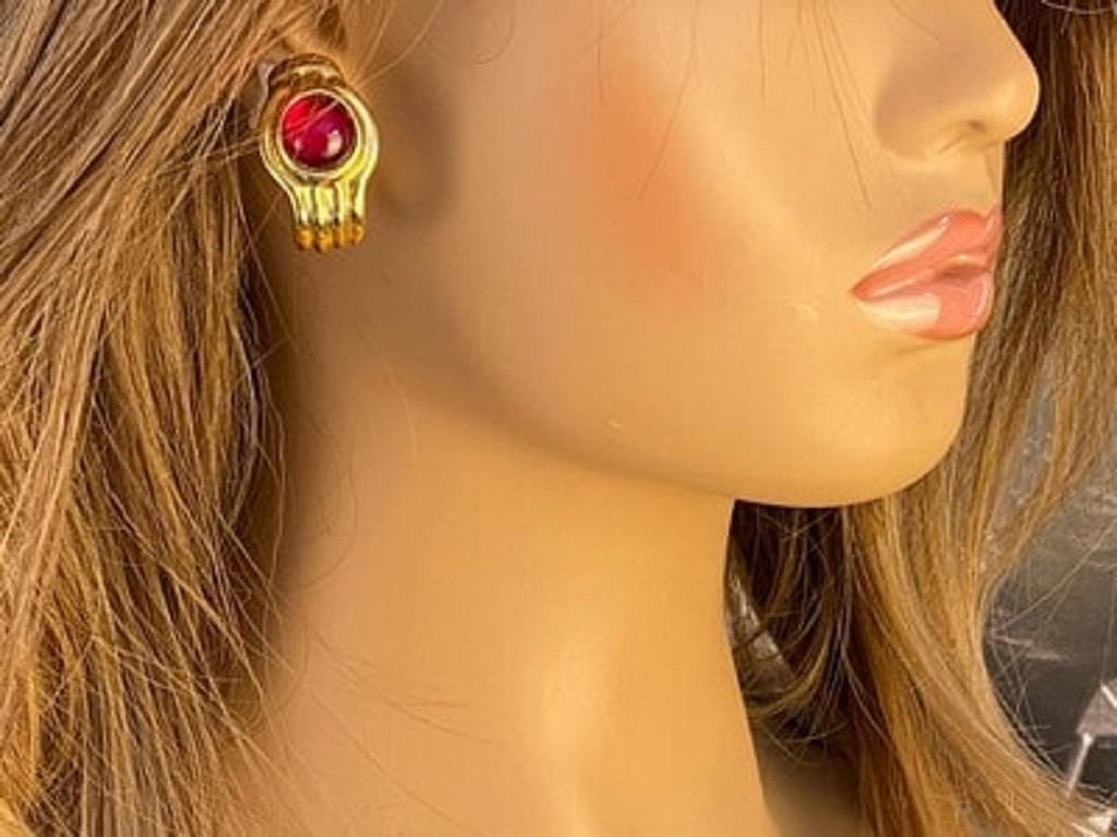 Sublime vintage earrings signed TED LAPIDUS. Never worn, gilded metal with fine 24 carat gold, red resin.

I am a partner with French experts group , recognized by the PayPal buyer’s protection and by the Ministry of Research in France.)

I can