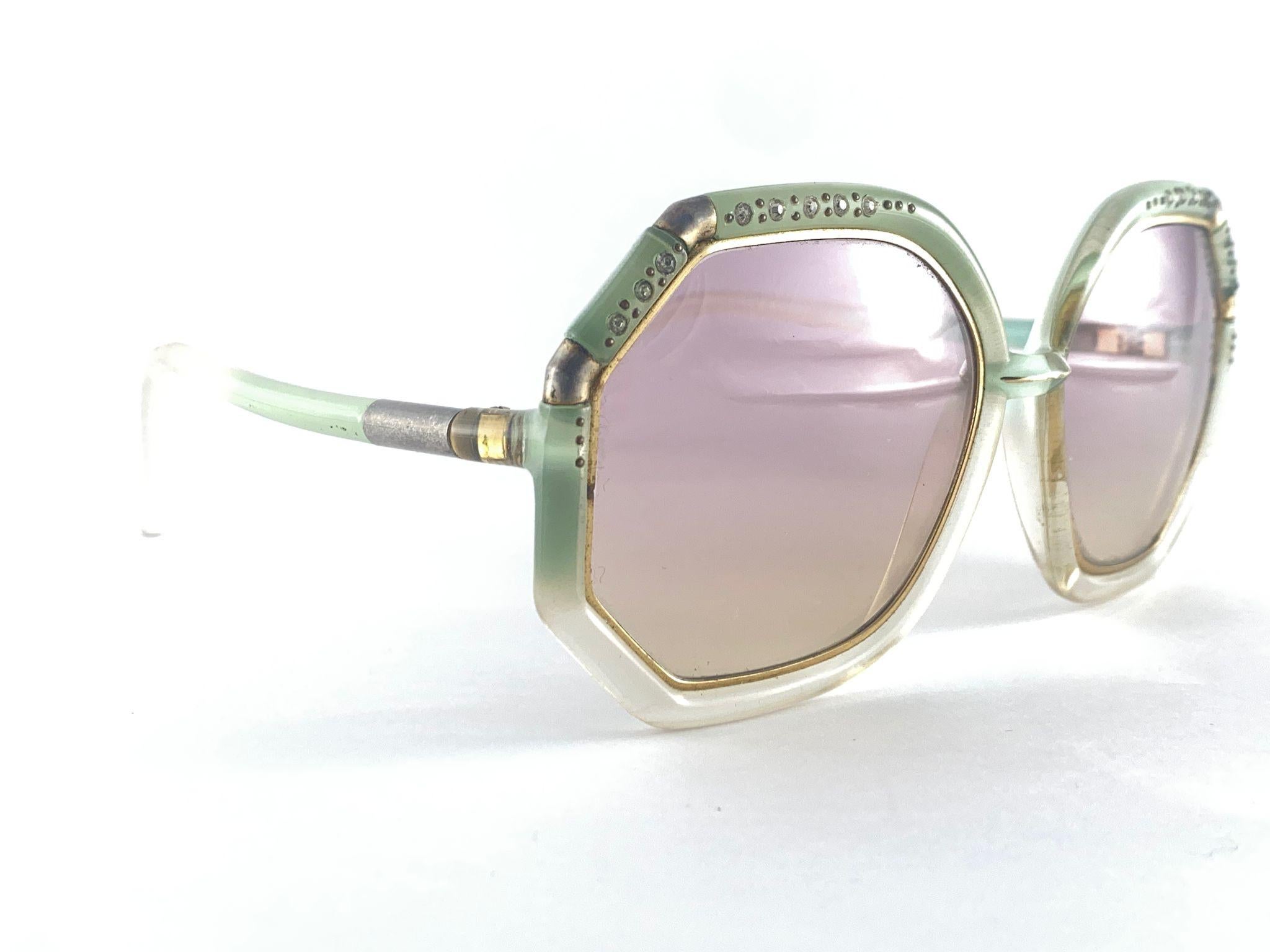 Vintage Ted Lapidus Paris TL Green & Rhinestones 1970 Sunglasses In Excellent Condition For Sale In Baleares, Baleares