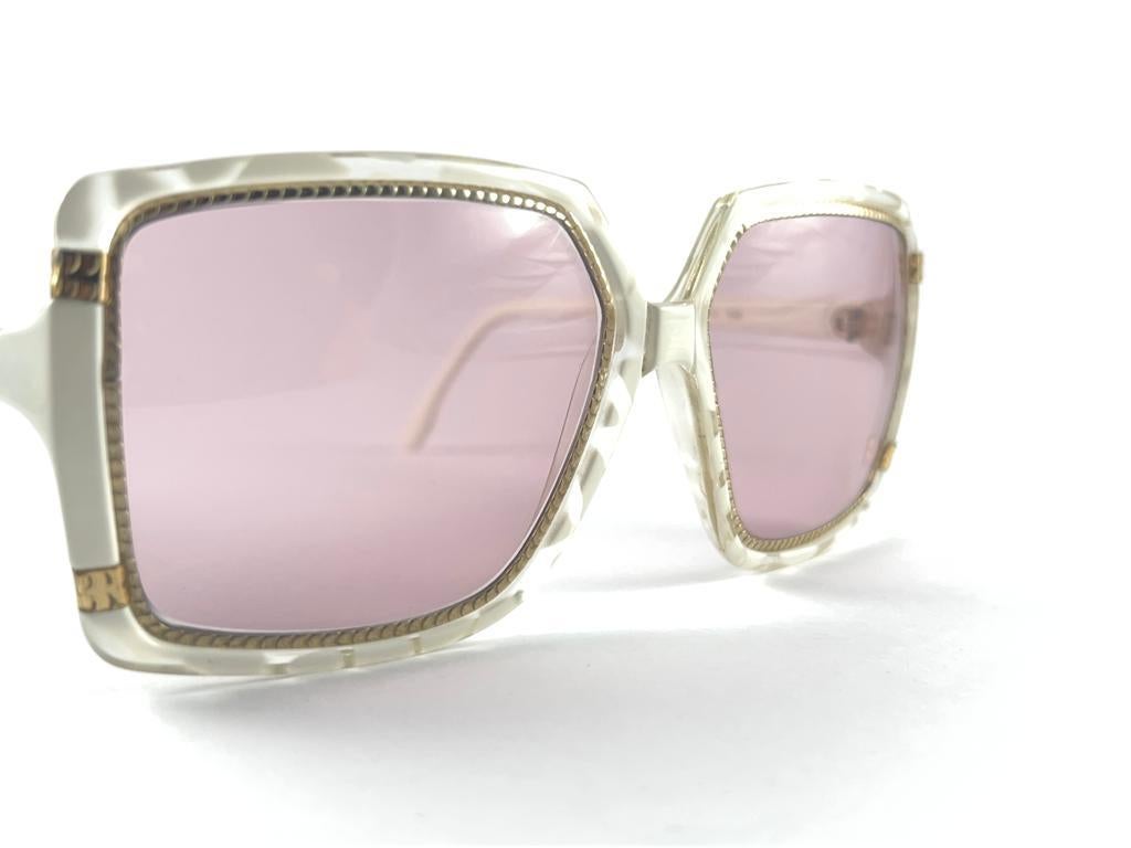 Vintage Ted Lapidus Paris TL White & Gold 1970 Sunglasses In Excellent Condition For Sale In Baleares, Baleares