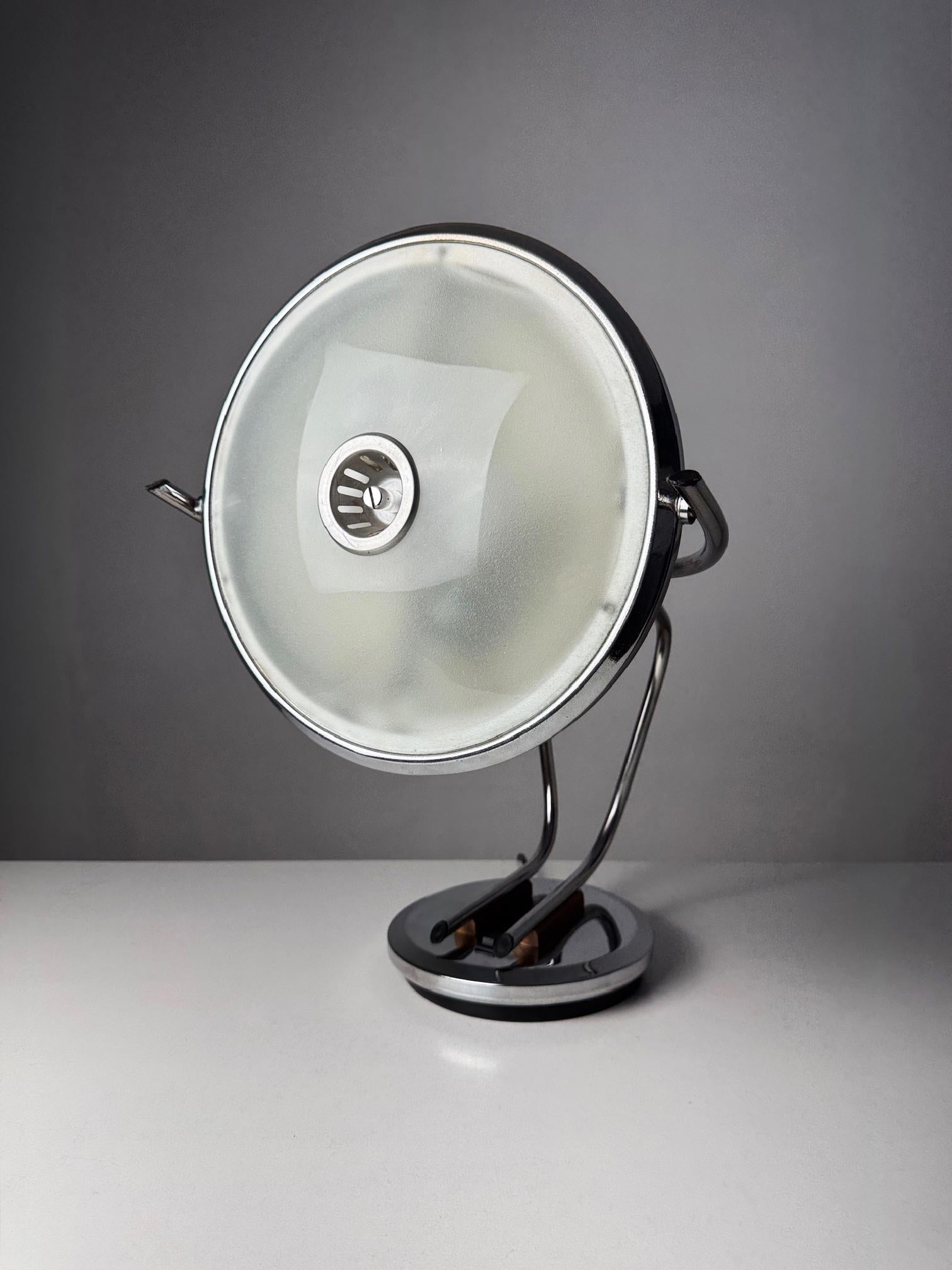 Vintage Teio Schreibtischlampe - Argentinisches A Space Age Design (1970er) (Metall) im Angebot