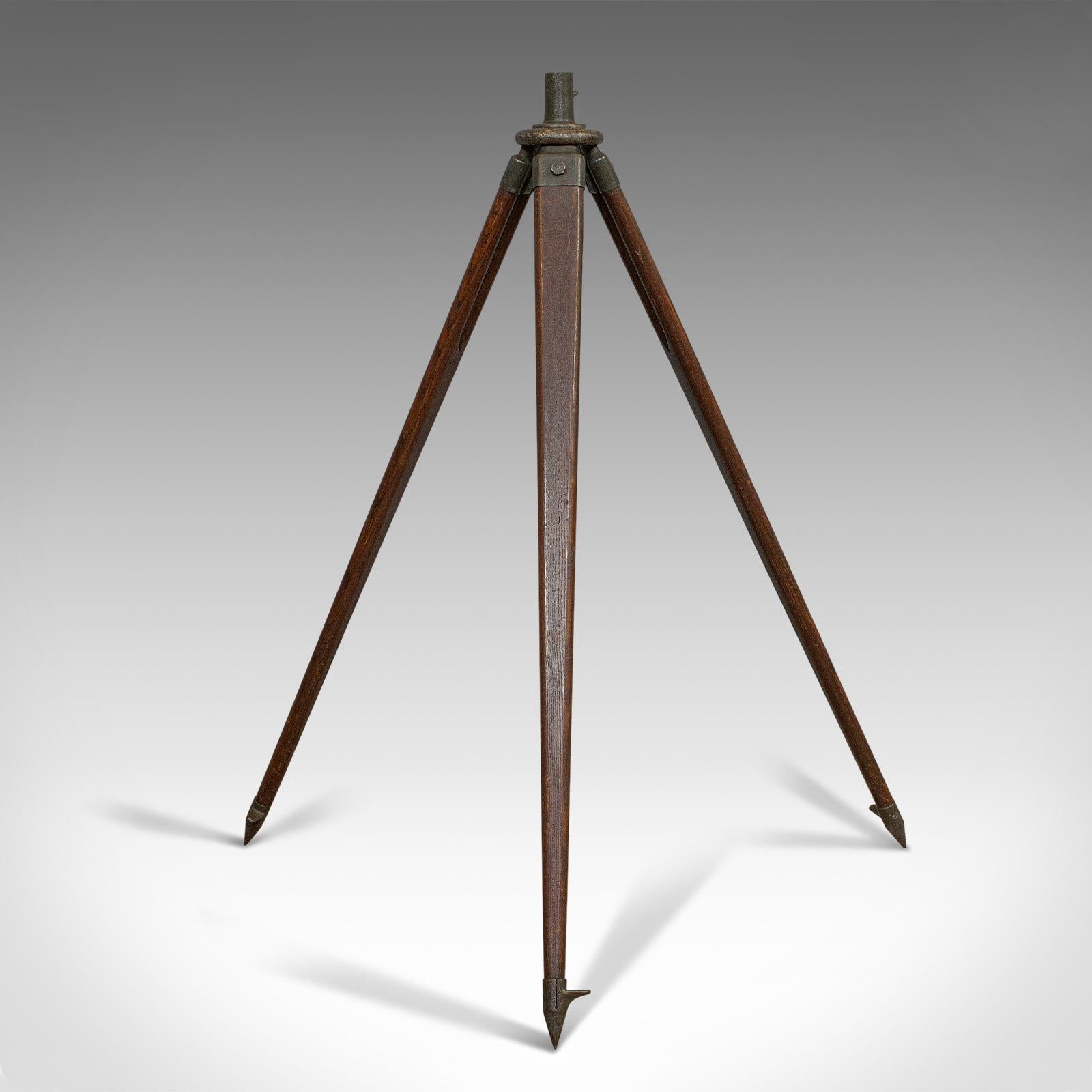 This is a vintage telescope tripod. An English, oak and bronze support Stand, dating to the mid-20th century, circa 1940.

Displays a desirable aged patina
Select oak in good original order
Bronze ferrule atop a cast alloy mount
Socket mount