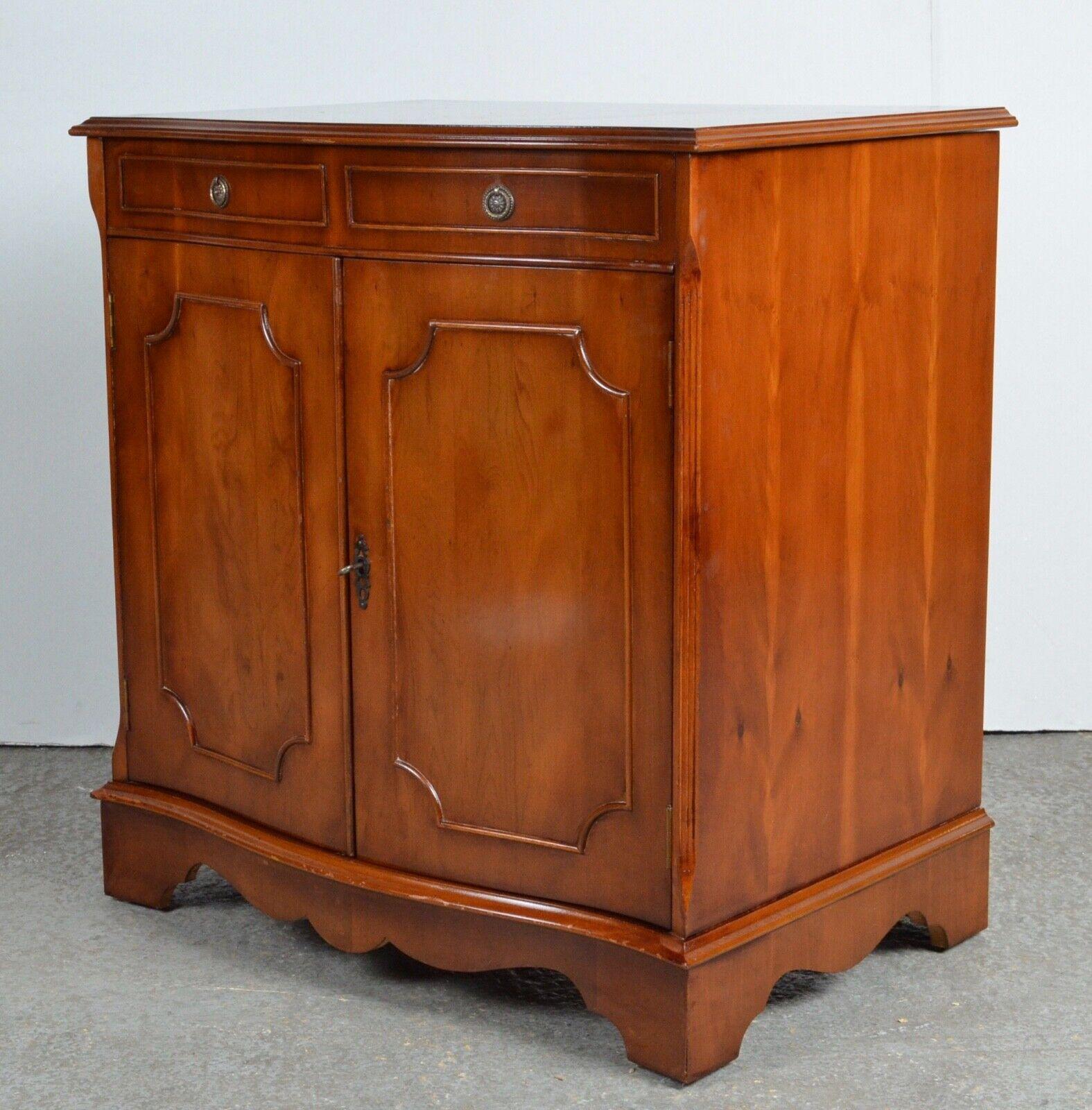 Mid-Century Modern Vintage Television Media Cabinet Cupboard in Walnut For Sale