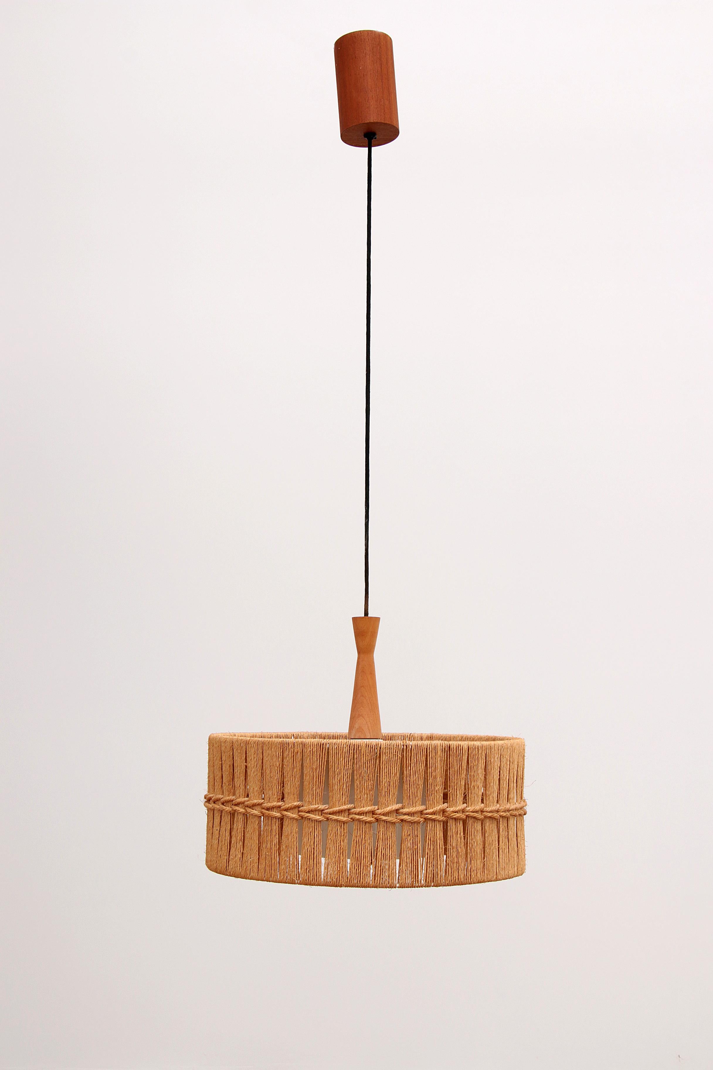 Vintage Temde Hanging Lamp with Teak and Raffia 1960s Germany In Good Condition For Sale In Oostrum-Venray, NL
