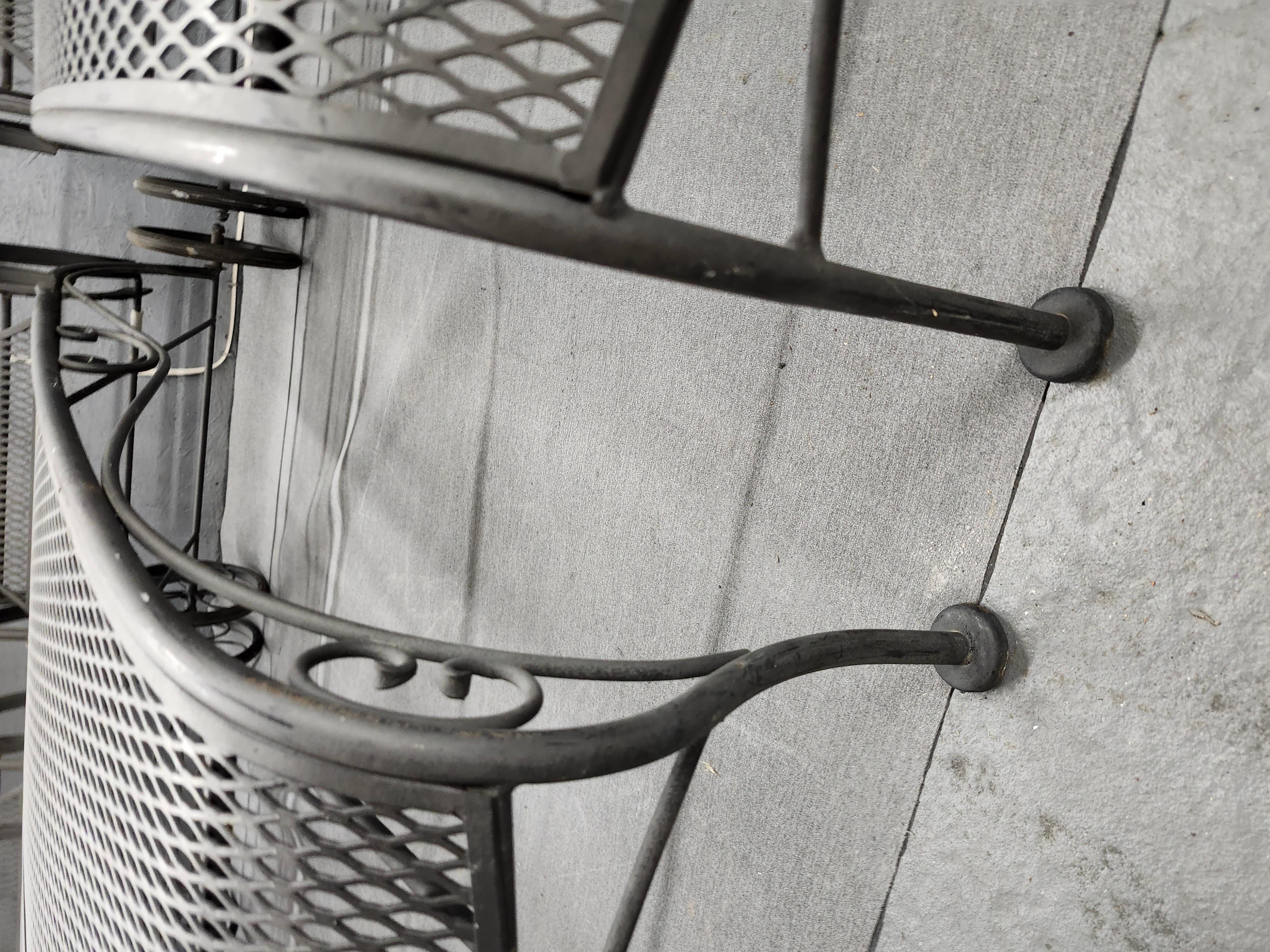 Chaises de patio d'extérieur vintage Woodard en fer forgé (4) en vente 4