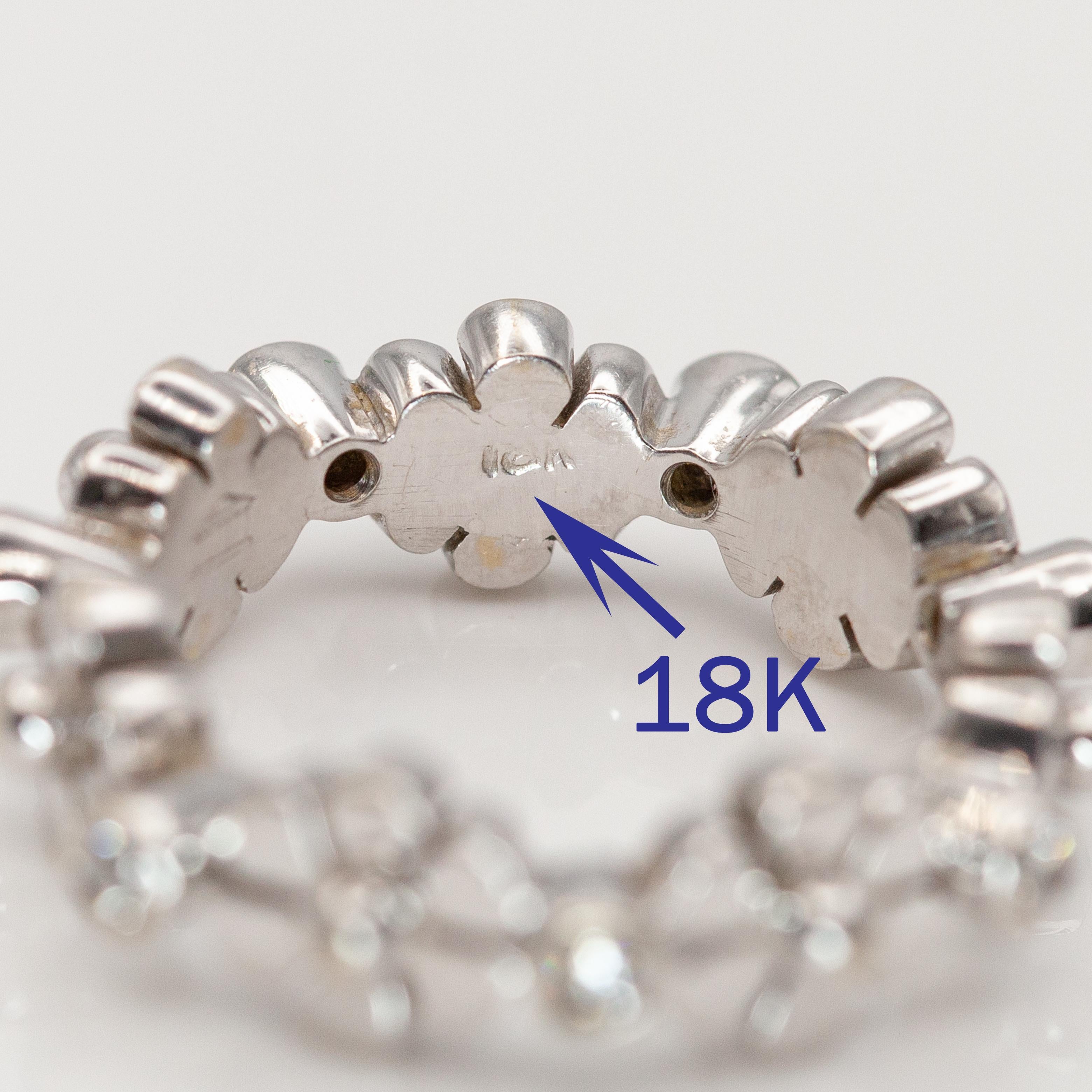 Vintage Temple St. Clair Bague d'éternité en or blanc 18K avec fleur et diamant en vente 3
