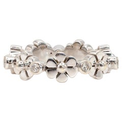 Vintage Temple St. Clair Bague d'éternité en or blanc 18K avec fleur et diamant
