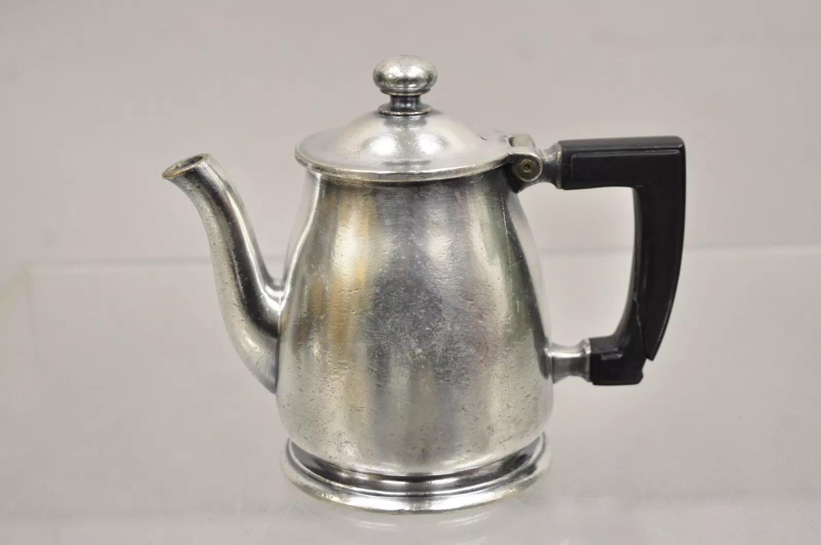 Vintage Temple Univ. Hosp. Petit pot à café crémier en métal argenté par Wallace en vente 3