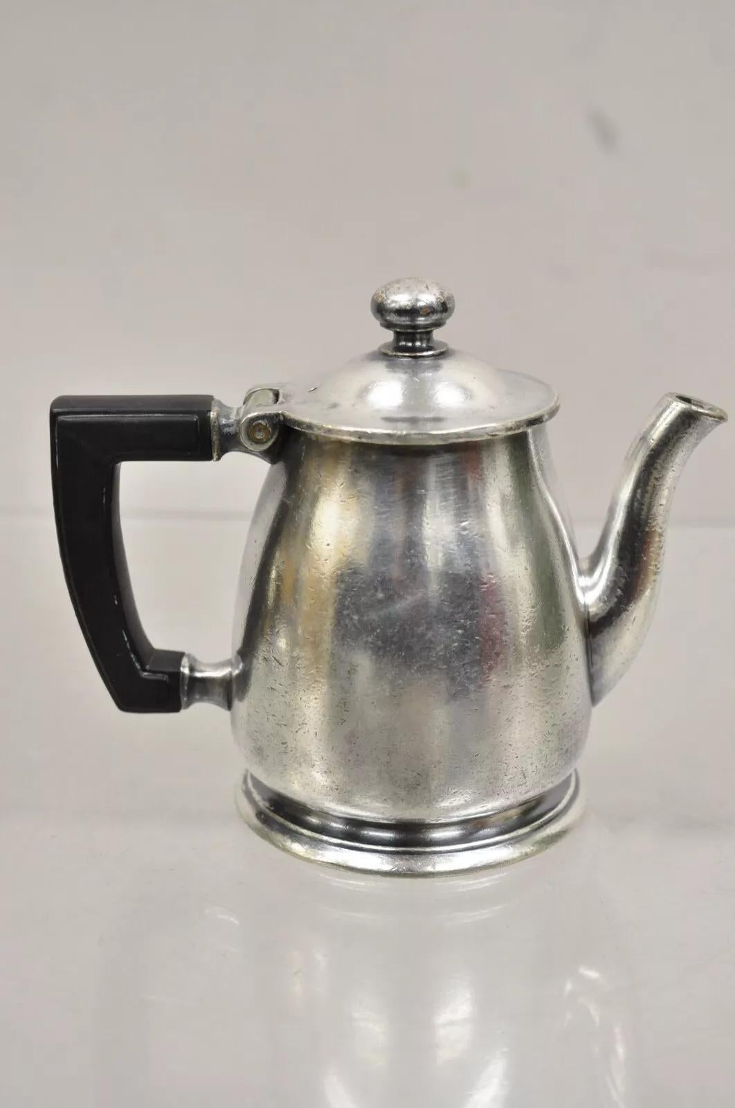 Vintage Temple Univ. Hosp. Petit pot à café crémier en métal argenté par Wallace en vente 4
