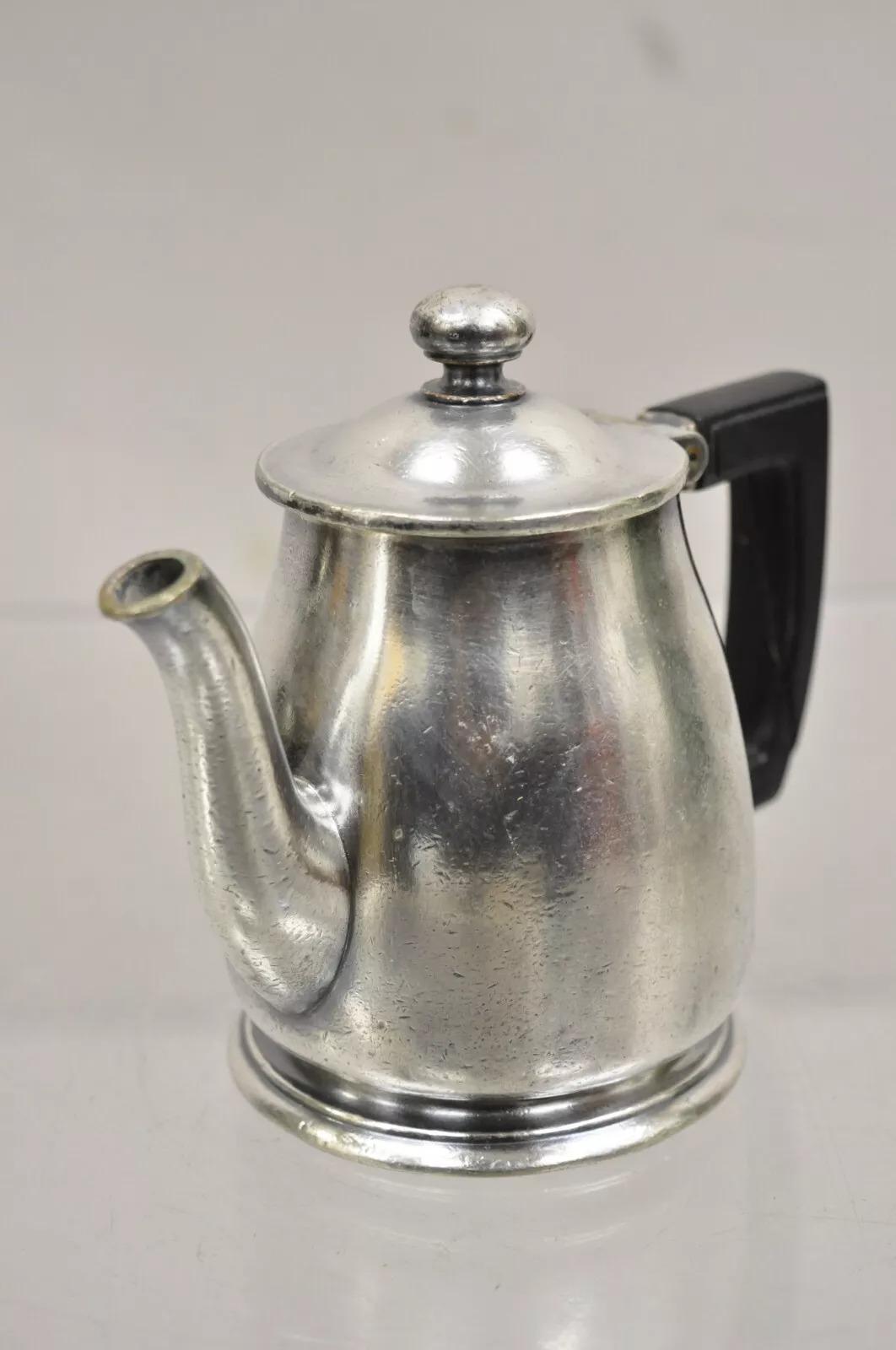 Art déco Vintage Temple Univ. Hosp. Petit pot à café crémier en métal argenté par Wallace en vente
