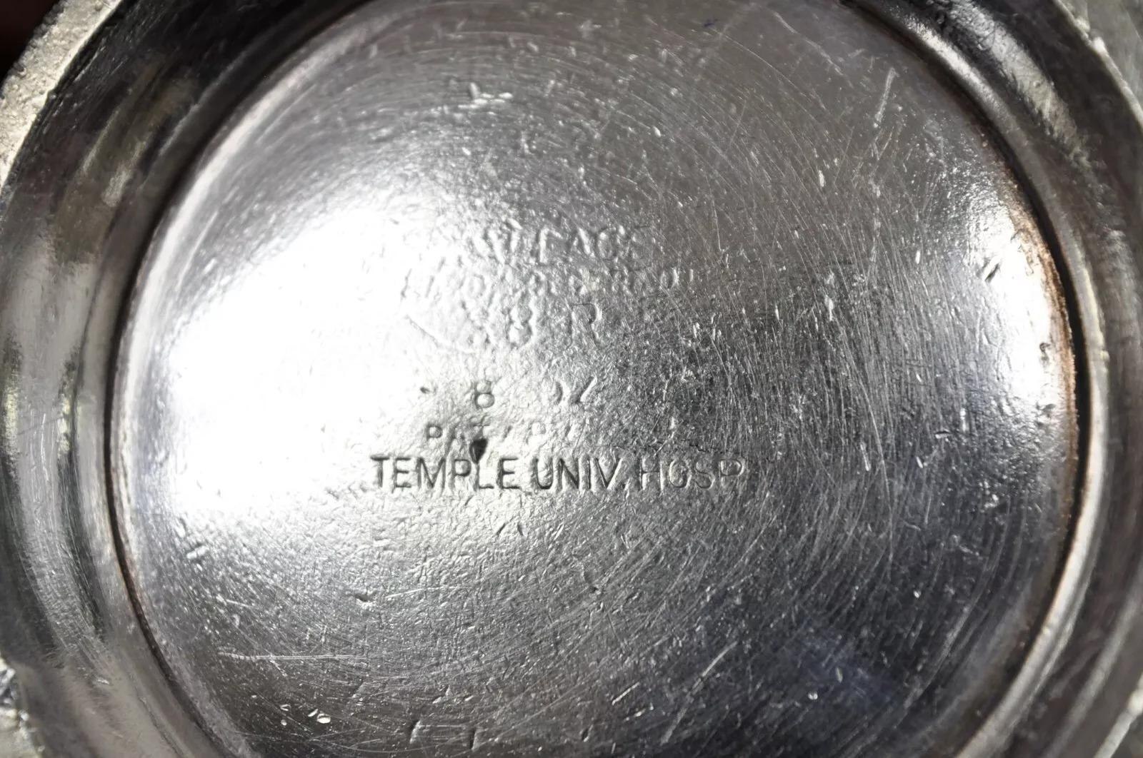 Inconnu Vintage Temple Univ. Hosp. Petit pot à café crémier en métal argenté par Wallace en vente