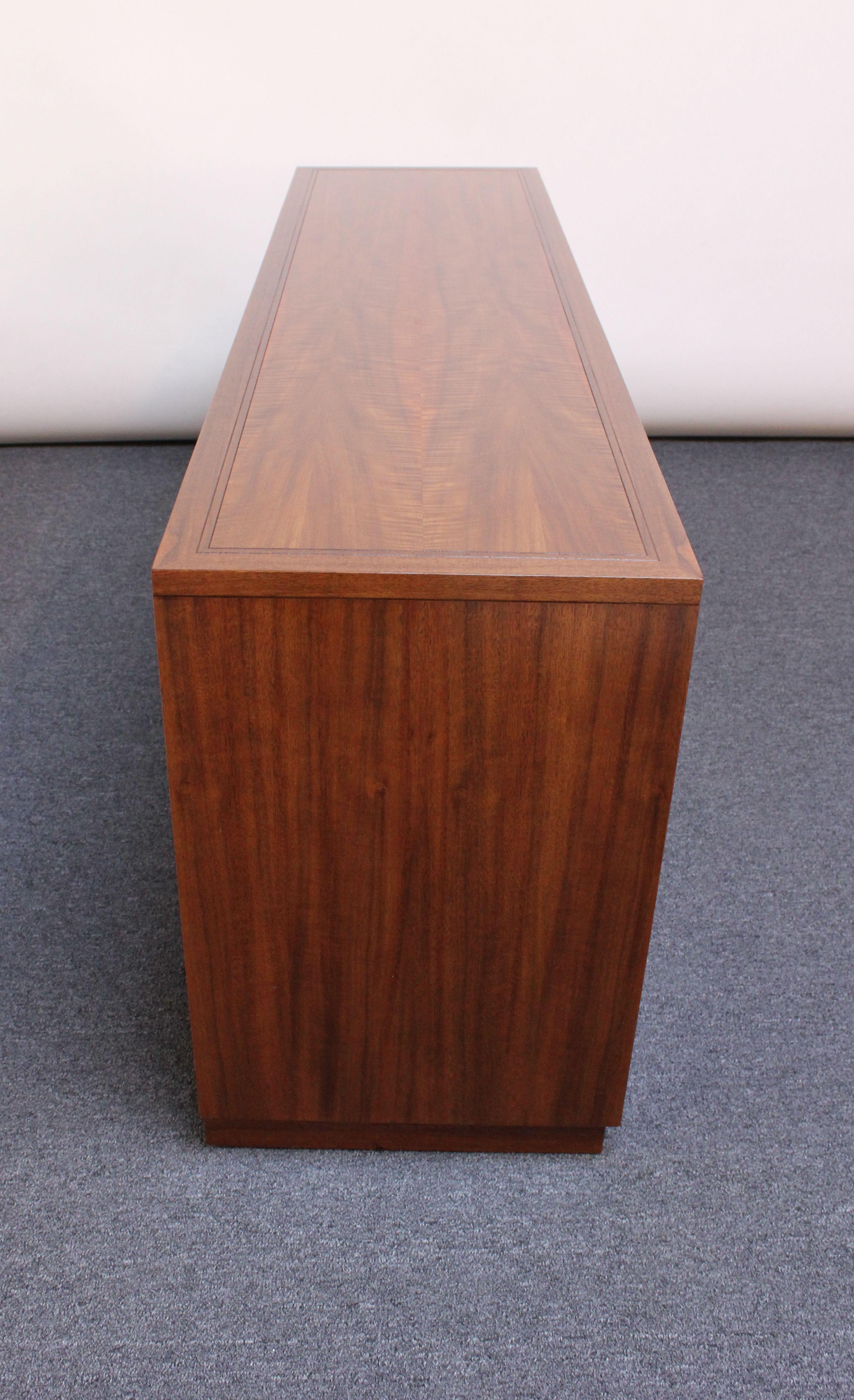 Vintage Ten-Drawer Walnut and Brass Chest / Dresser by Baker In Good Condition For Sale In Brooklyn, NY