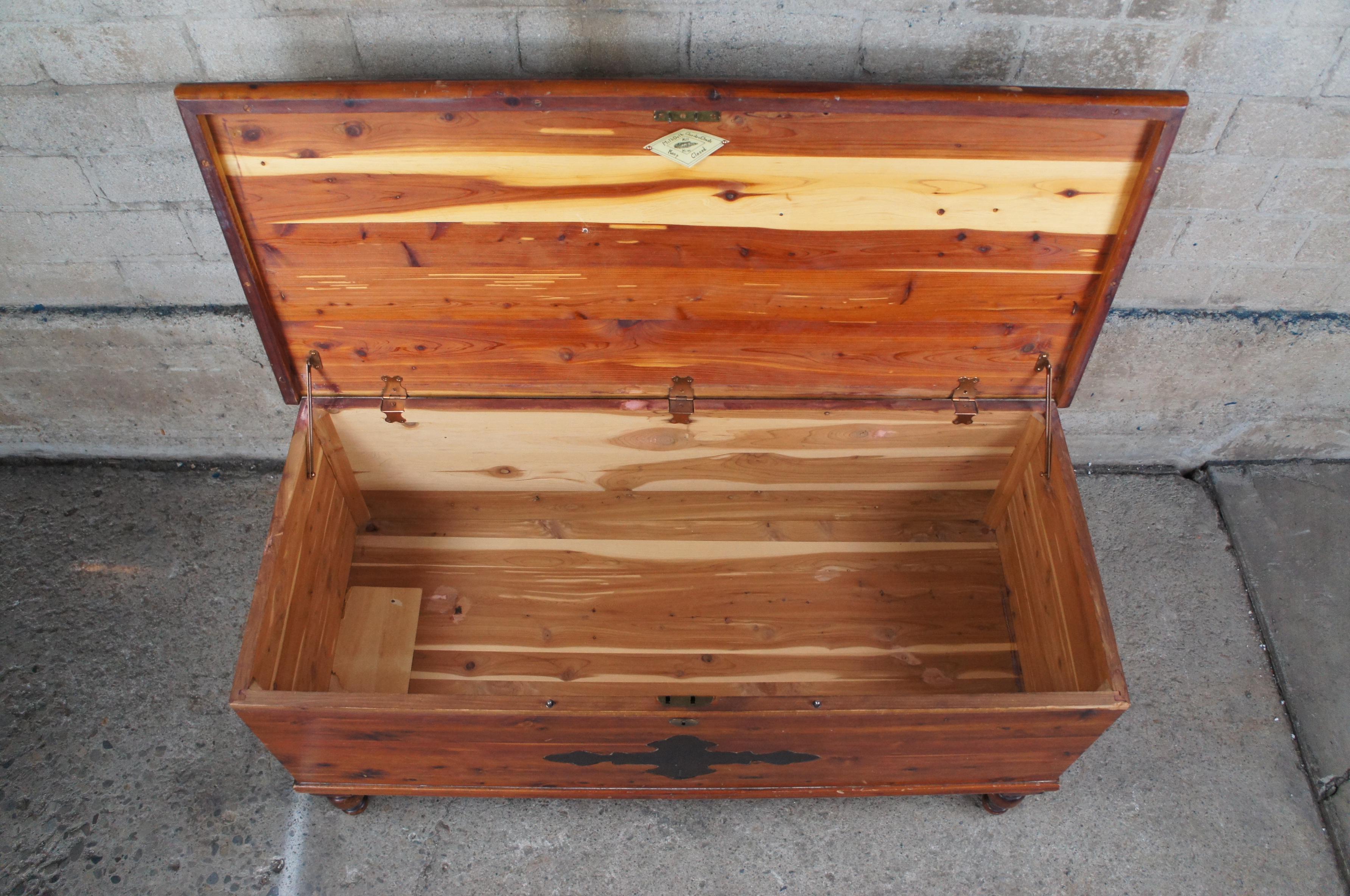 Vintage Tennessee Red Cedar Royal Line Rustic Blanket Hope Chest Storage Trunk In Good Condition In Dayton, OH