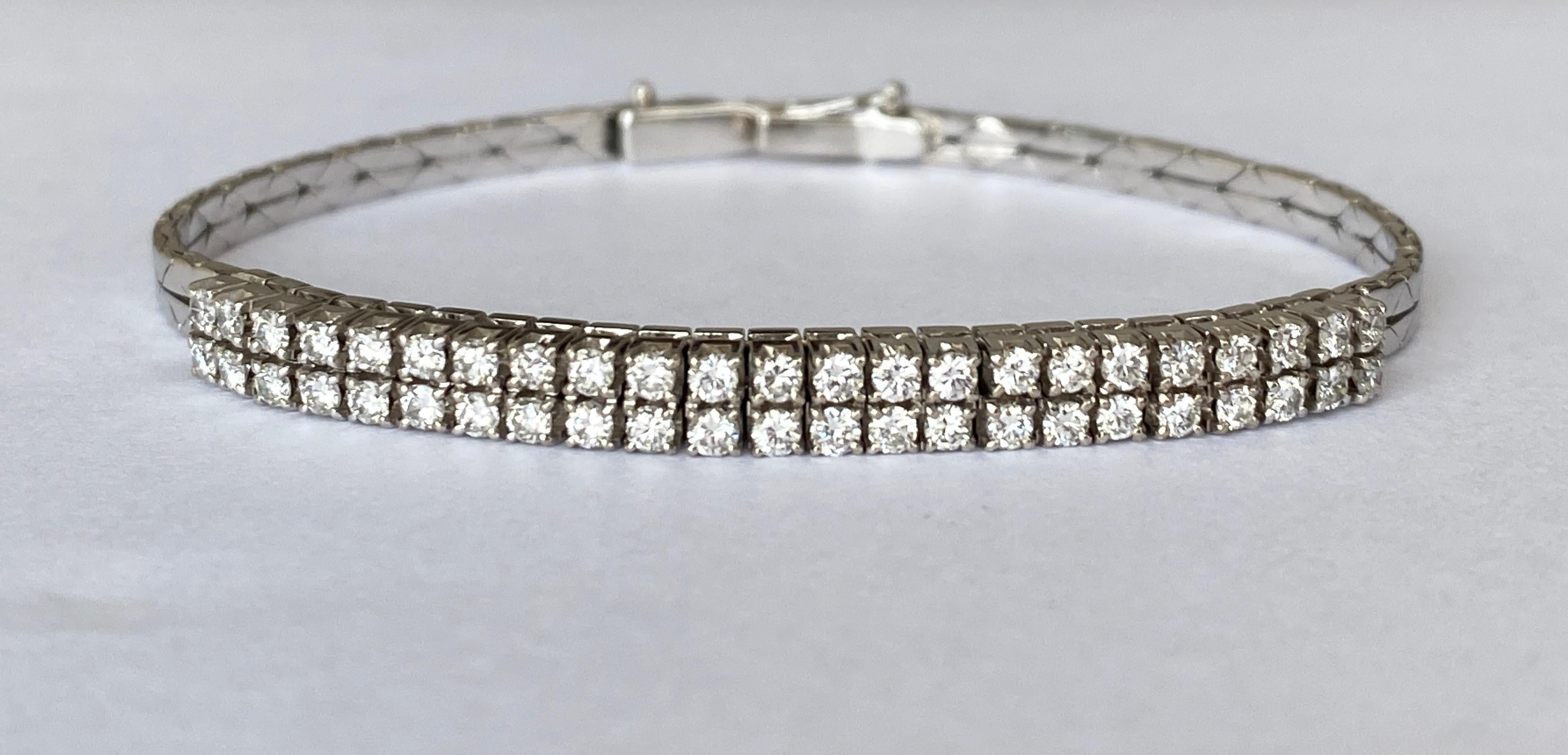 Offered bracelet made of 14 carat white gold, this stylish vintage bracelet is set with a total of 46 beautiful brilliant cut diamonds totaling approximately 1.60 crt of quality G/VVS/VS. This elegant bracelet also contains a safety lock in addition