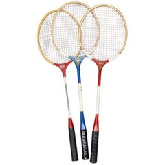 Raquettes de tennis ou de chasse vintage rouge, blanche et bleue, lot de 3