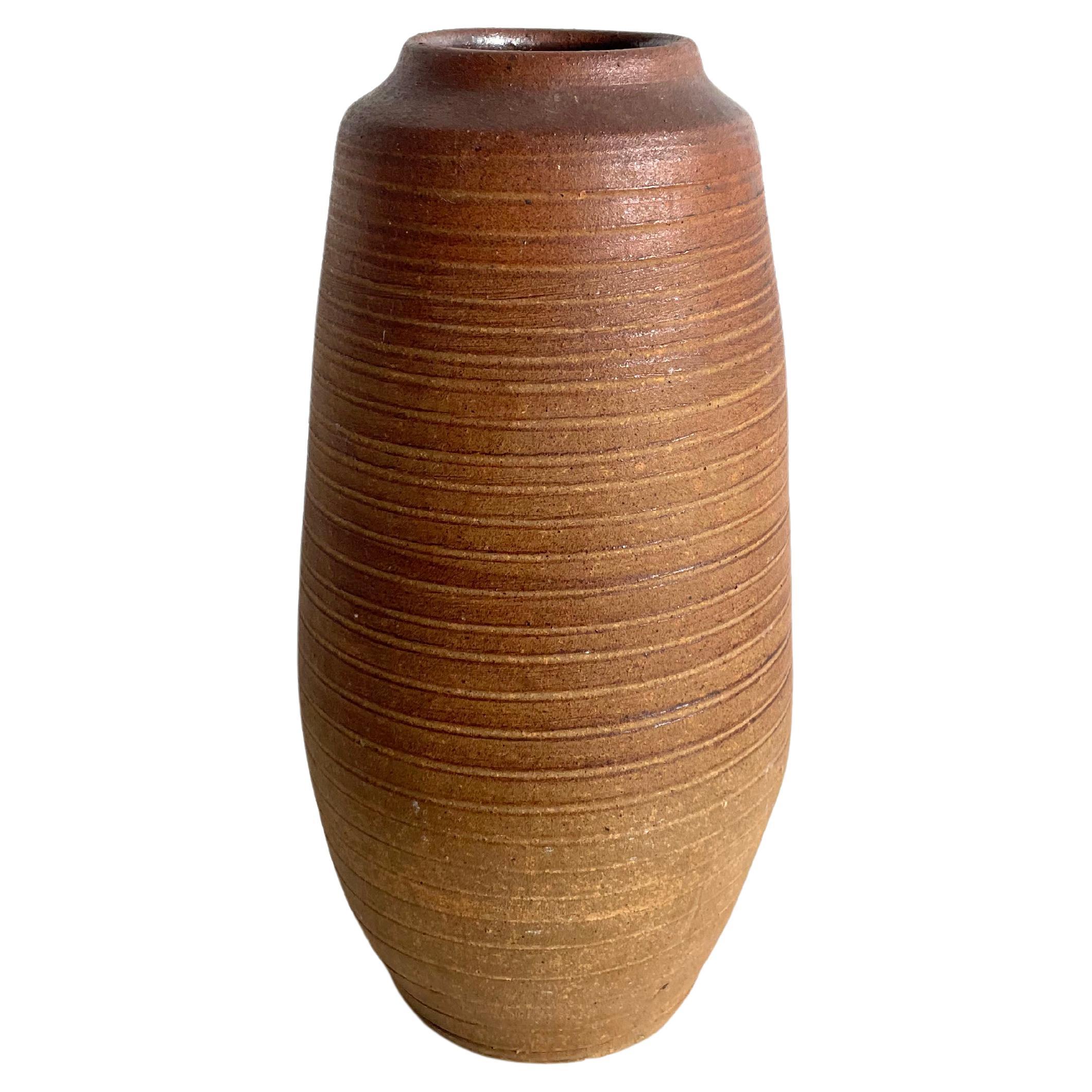 Teracotta-Vase im Vintage-Stil mit strukturierter Oberfläche, Wabi Sabi, Studio Pottery, markiert