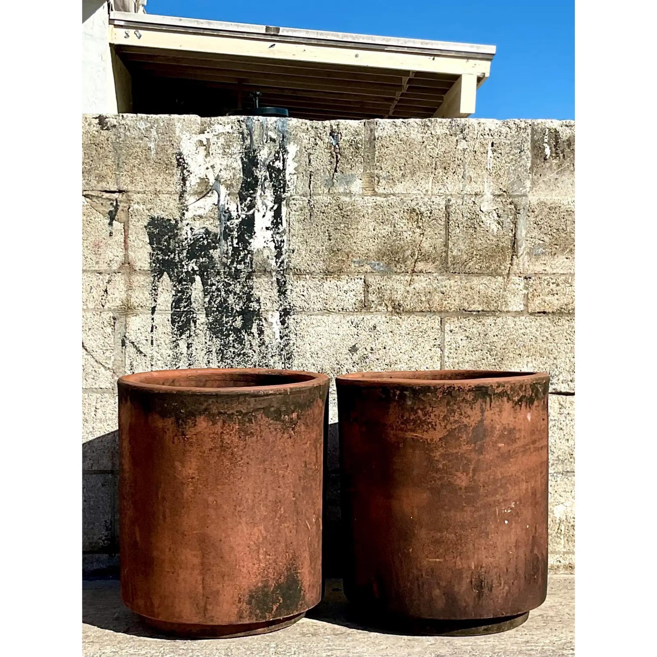Terrakotta-Zylinder-Pflanzgefäße im Vintage-Stil – Paar (amerikanisch) im Angebot