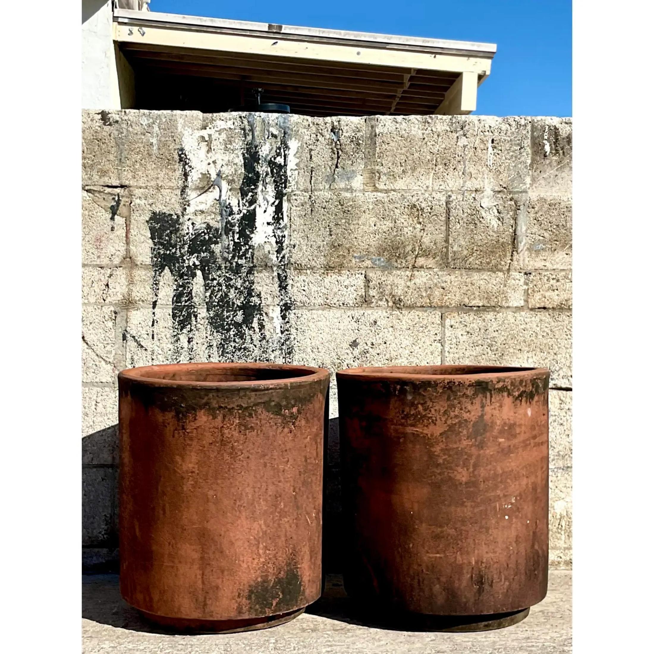 Terrakotta-Zylinder-Pflanzgefäße im Vintage-Stil – Paar im Zustand „Gut“ im Angebot in west palm beach, FL
