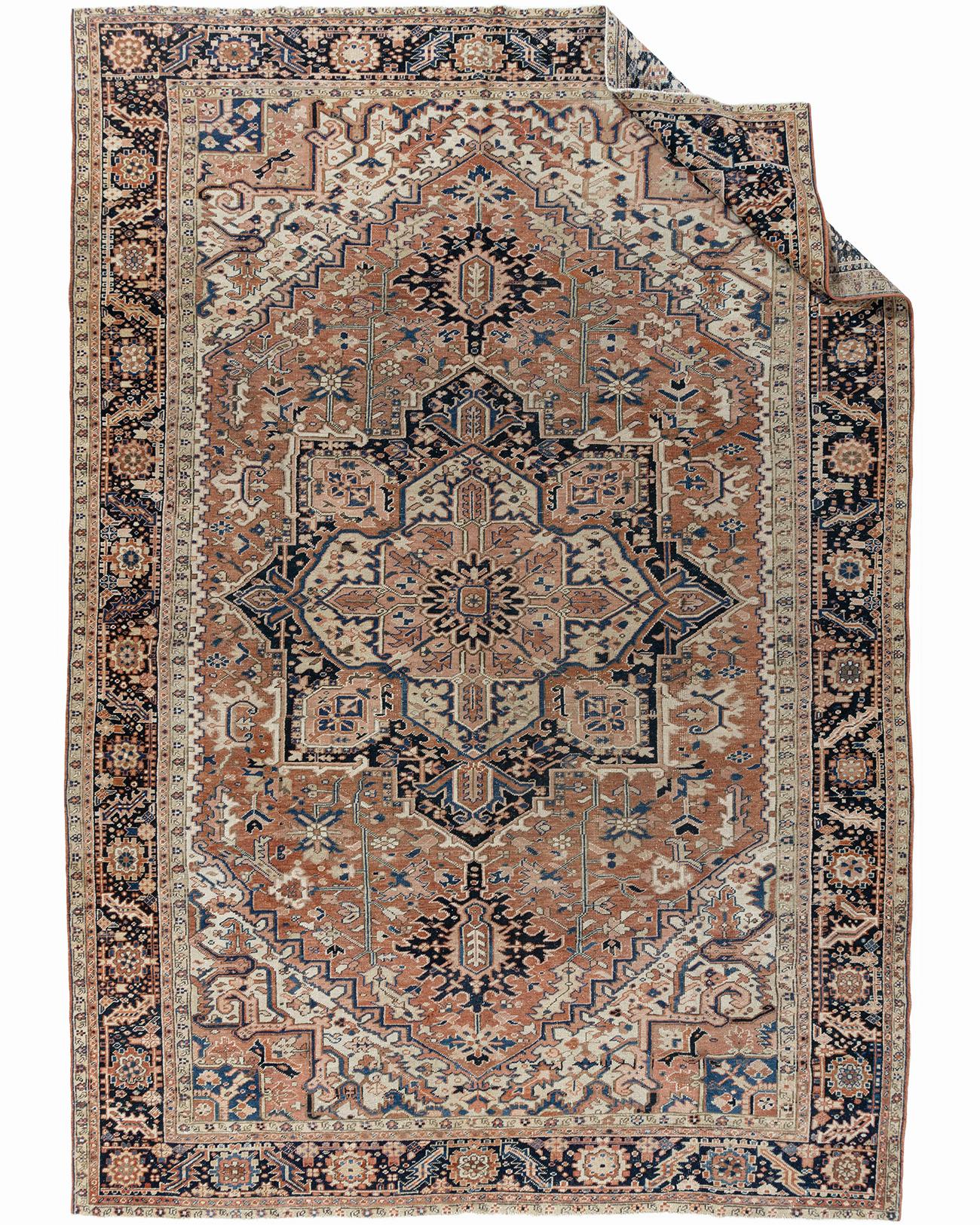 9'2 X 12'11. Tanto alla moda quanto da collezione, i tappeti di lusso tradizionali di Heriz sono sapientemente tessuti a mano con colori vivaci e disegni geometrici di grande effetto. Nel distretto di Heriz, nella Persia occidentale, si tessono
