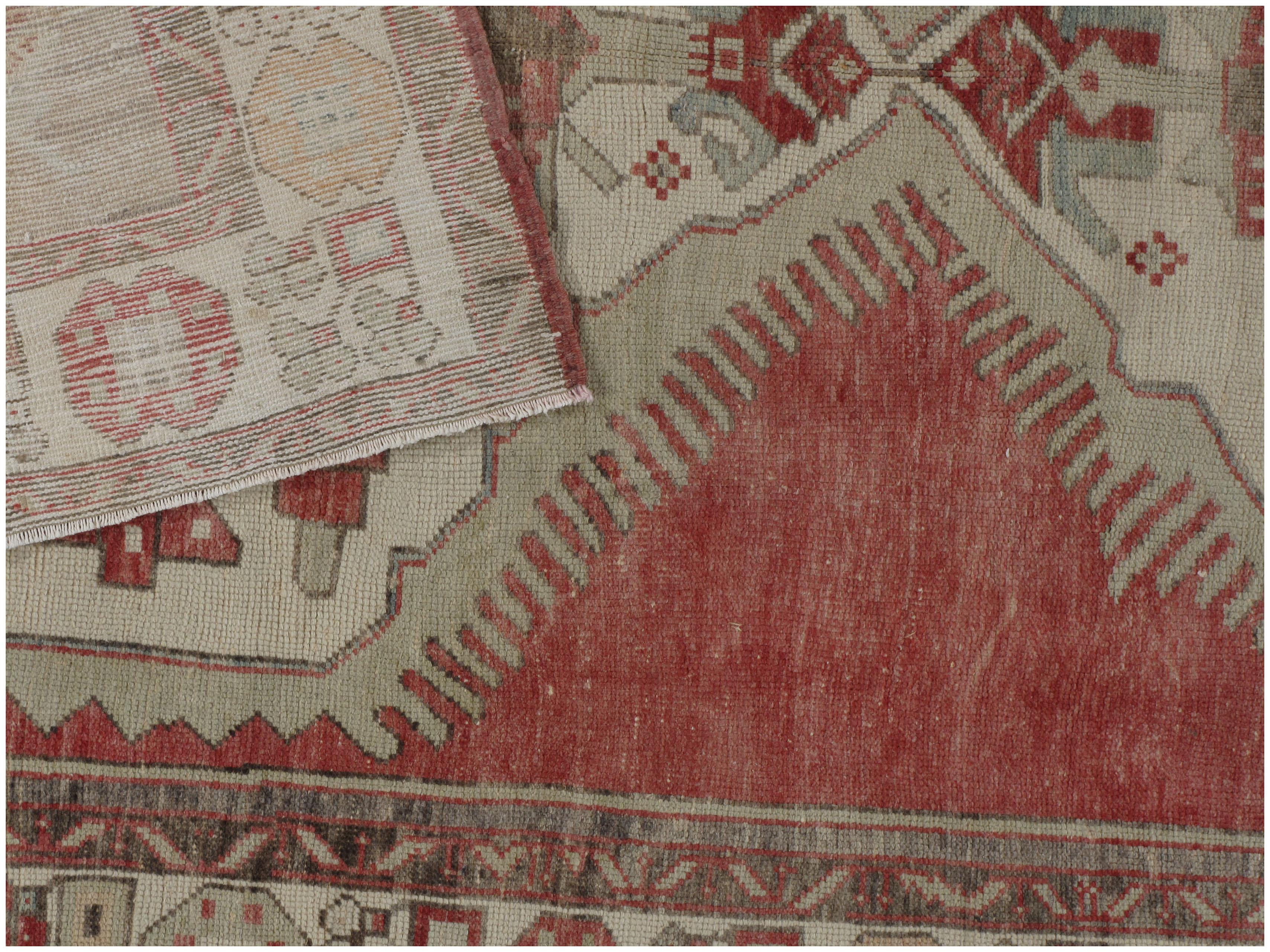 Alfombra turca vintage de terracota  5'8 x 12' en Bueno estado para la venta en New York, NY