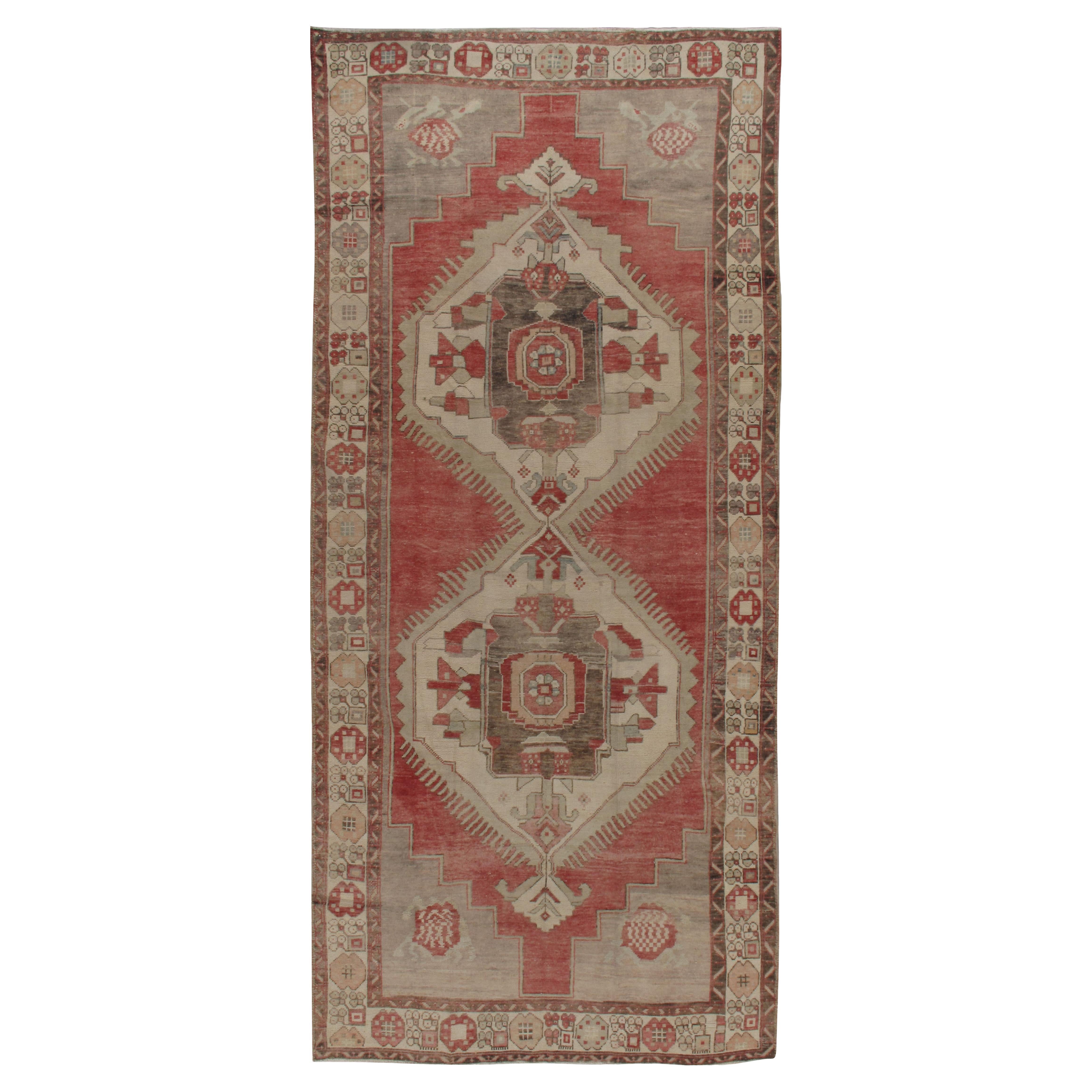 Alfombra turca vintage de terracota  5'8 x 12' en venta