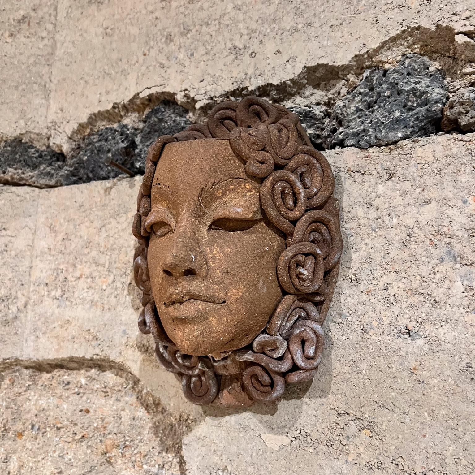 Vintage Terracotta Wall Planter Goddess Figurine In Good Condition For Sale In Chula Vista, CA