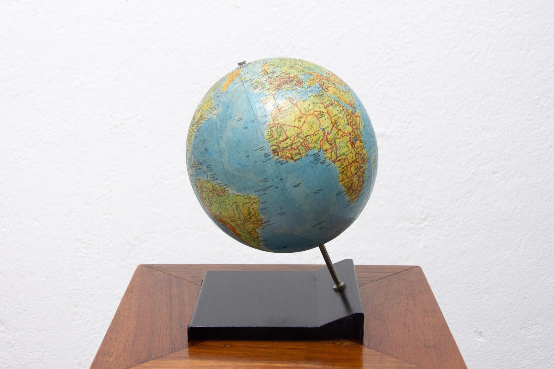 Vintage Terrestrial Globe, 1970s, Czechoslovakia In Good Condition For Sale In Prague 8, CZ
