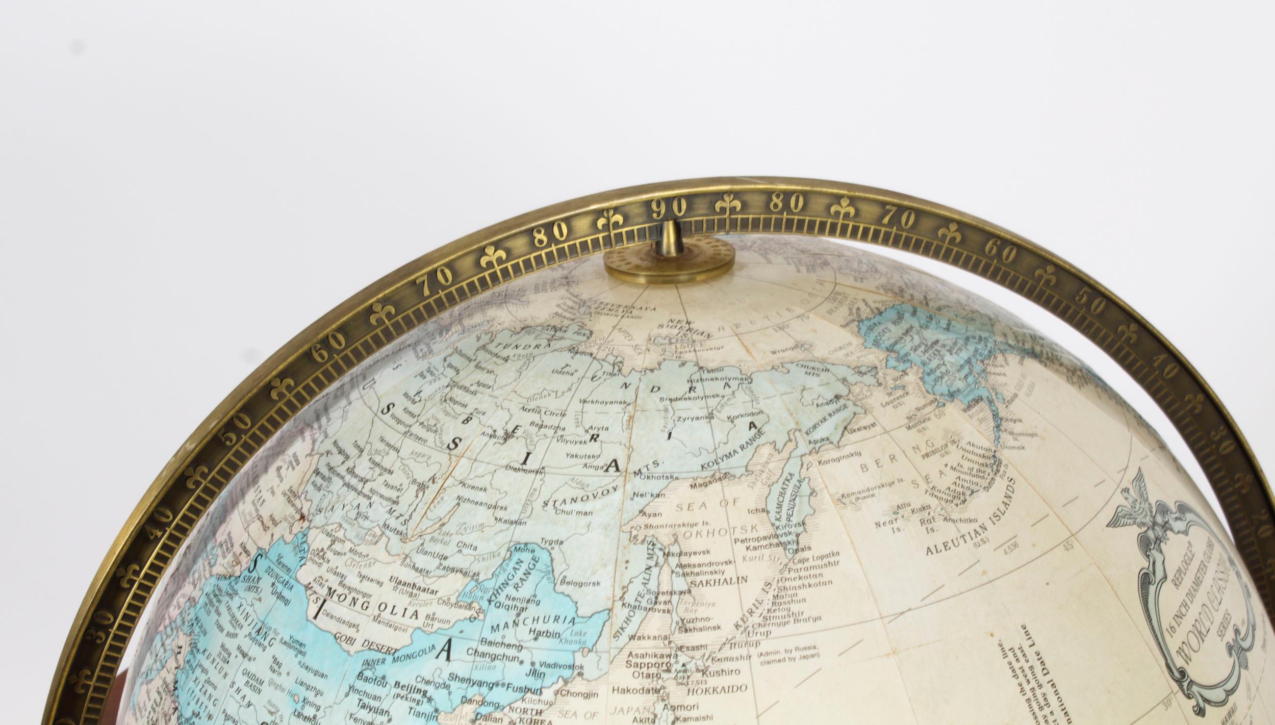 Globe terrestre de bibliothèque vintage sur Stand 20ème siècle en vente 1