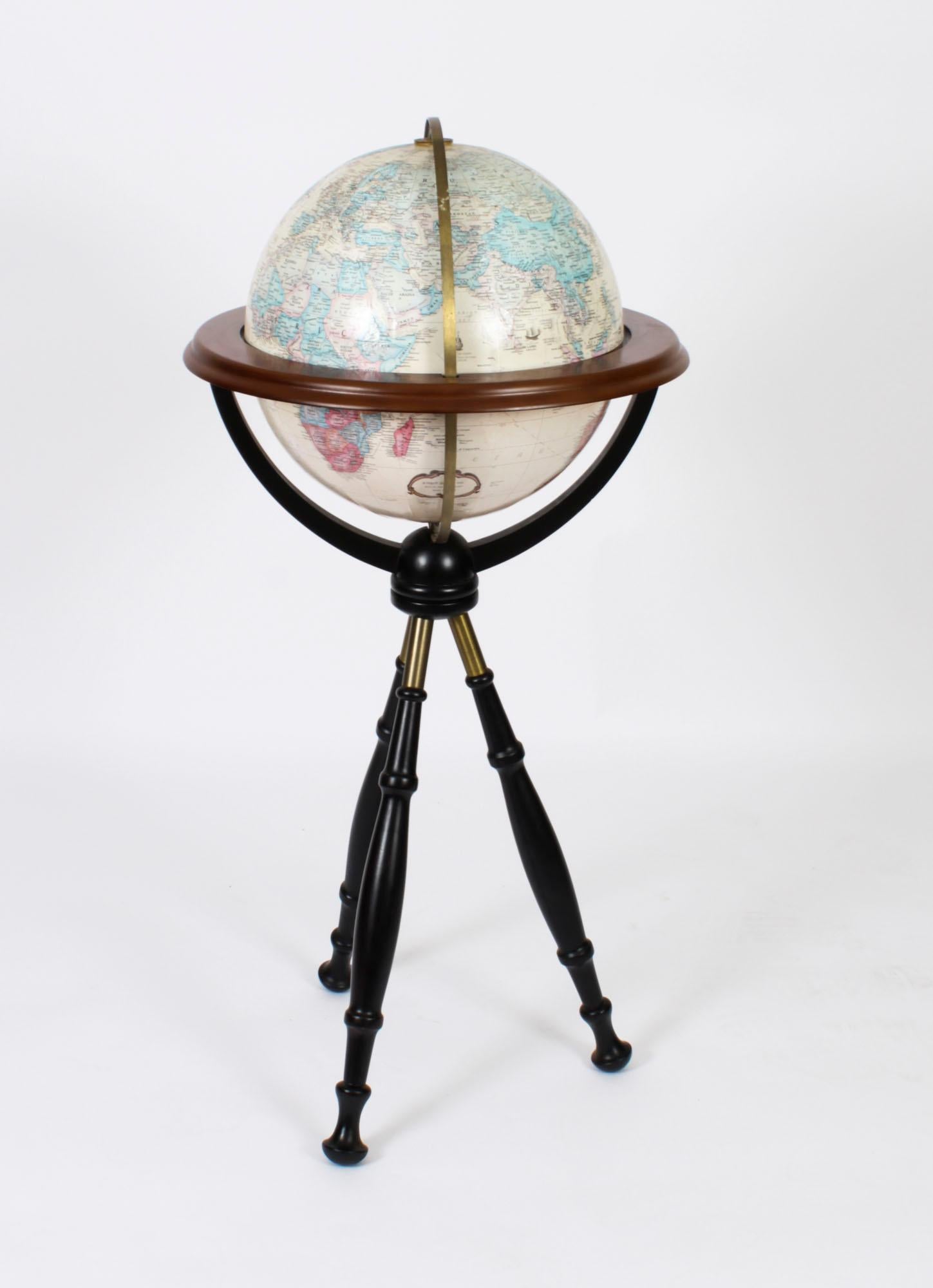 Globe terrestre de bibliothèque vintage sur Stand 20ème siècle en vente 2