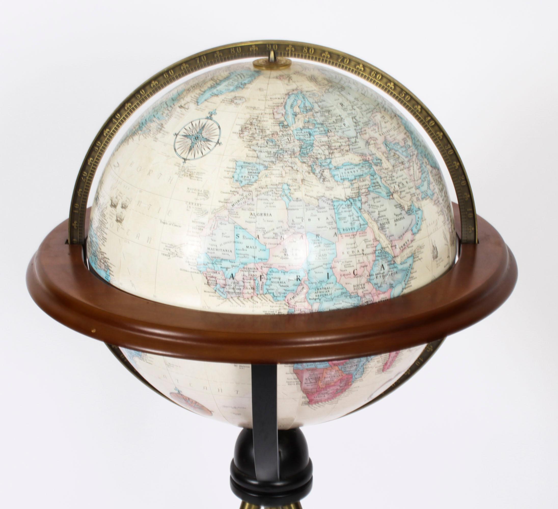 Globe terrestre de bibliothèque vintage sur Stand 20ème siècle en vente 4
