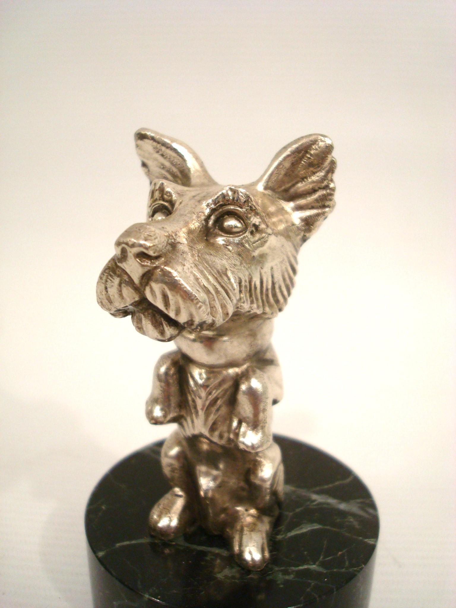 Vintage Terrier Escultura plateada / Pisapapeles de escritorio. c1930's Francés en venta