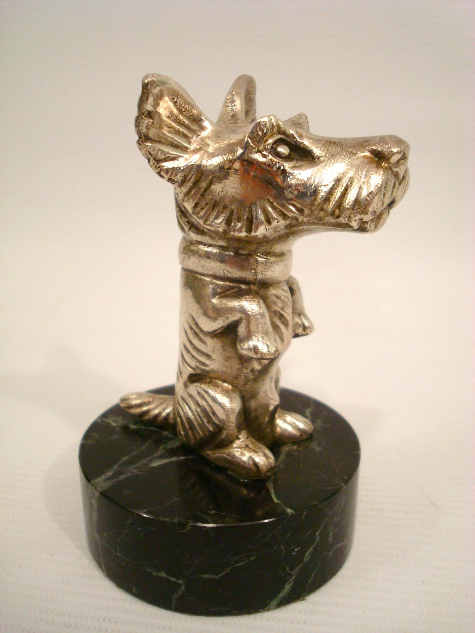 Vintage Terrier Escultura plateada / Pisapapeles de escritorio. c1930's Plateado en venta
