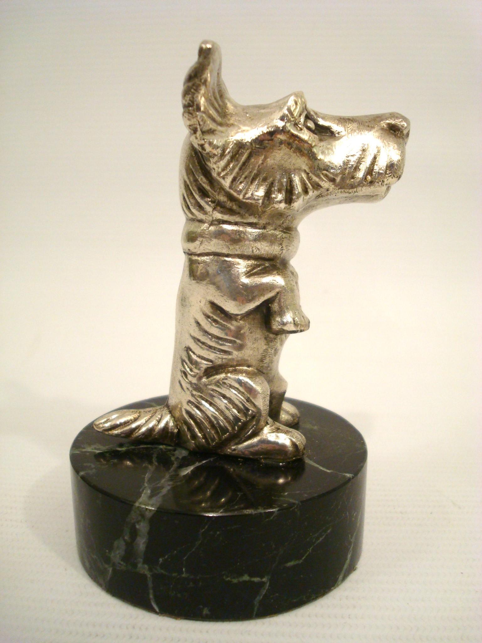 Vintage Terrier Escultura plateada / Pisapapeles de escritorio. c1930's en Bueno estado para la venta en Buenos Aires, Olivos