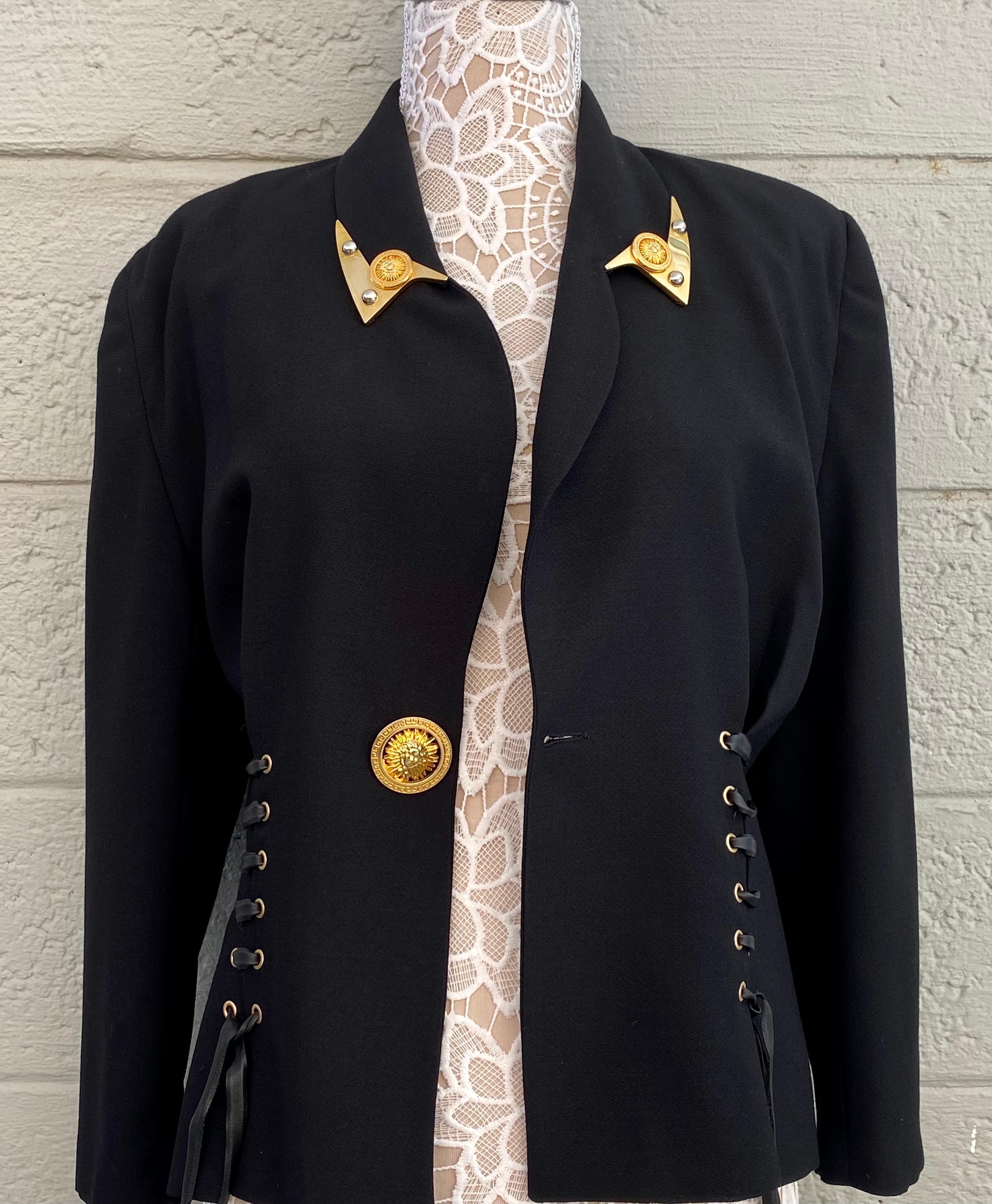 Vintage Terry Paris Gold Medallion Leather Lace Jacket Excellent état - En vente à Fort Lauderdale, FL