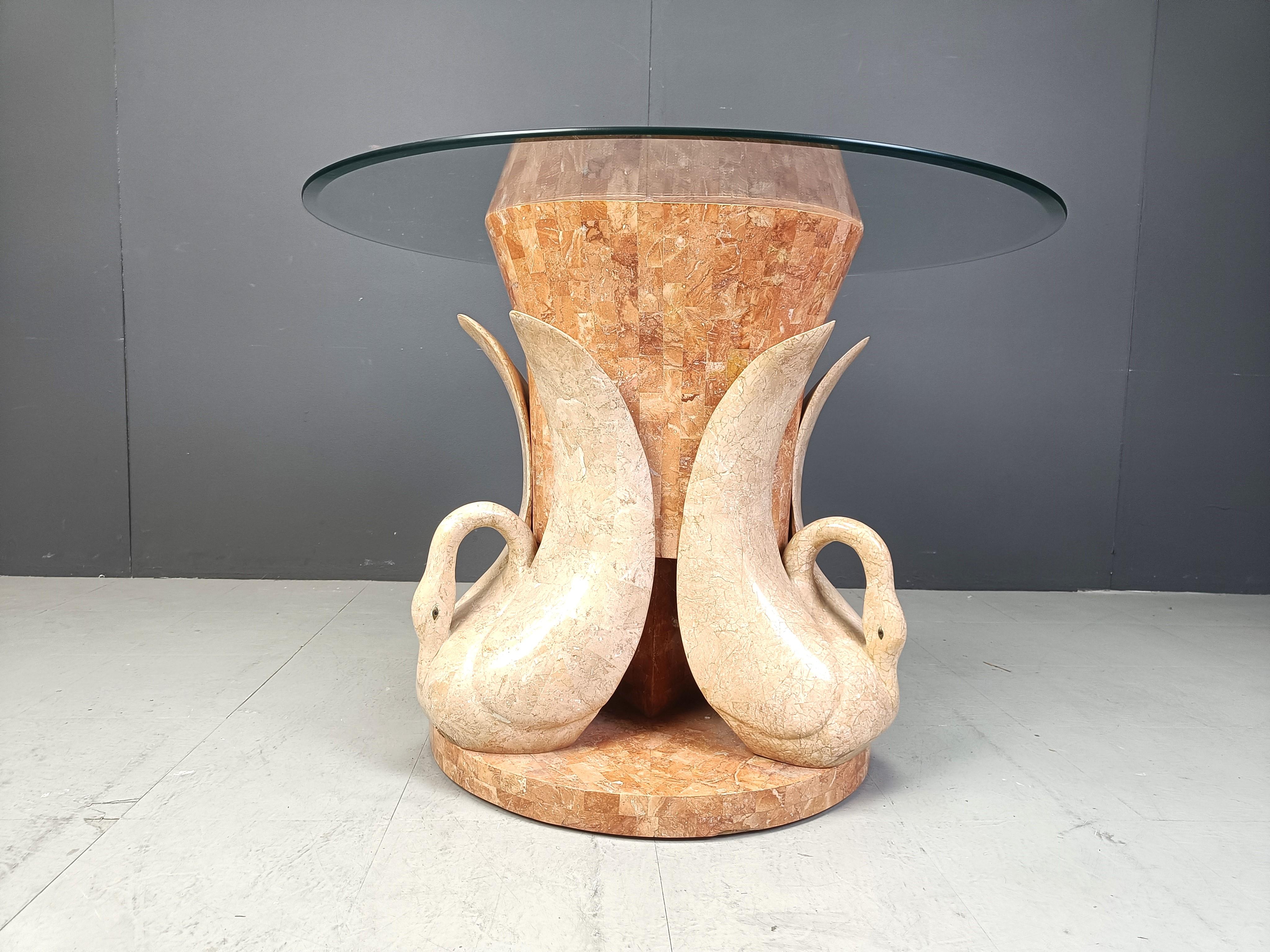 Vintage tesselated stone swan dining table, 1970s In Good Condition For Sale In Leuven, Vlaams Gewest