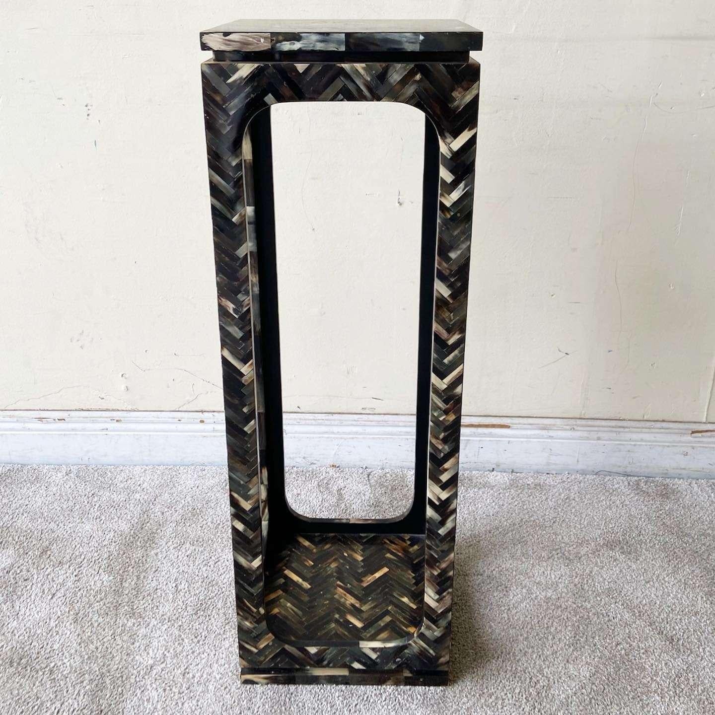 Vintage Tessellated Bull Horn Pedestal In Good Condition For Sale In Delray Beach, FL