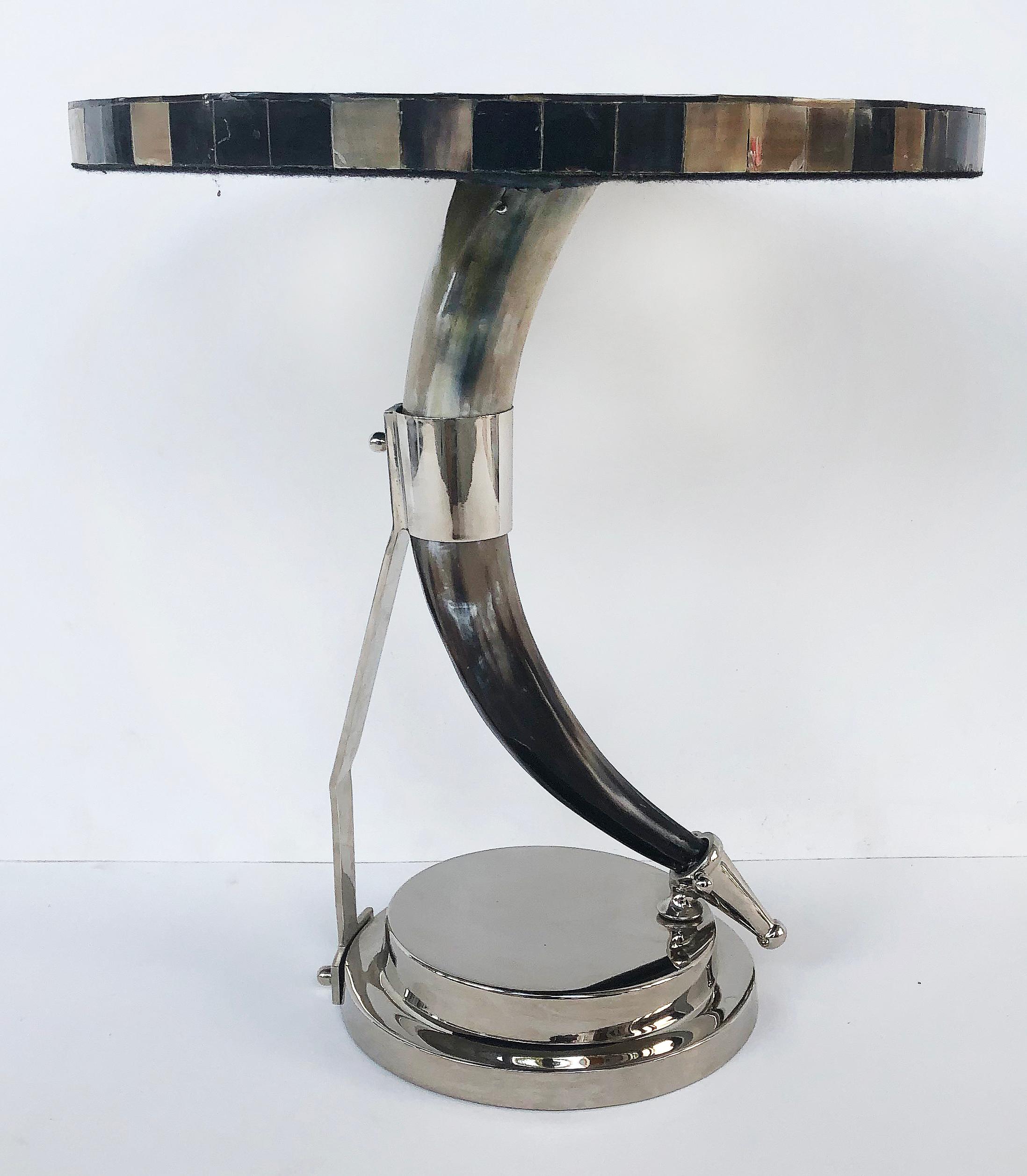 Poli Table d'appoint vintage en corne tessellée et chrome en vente