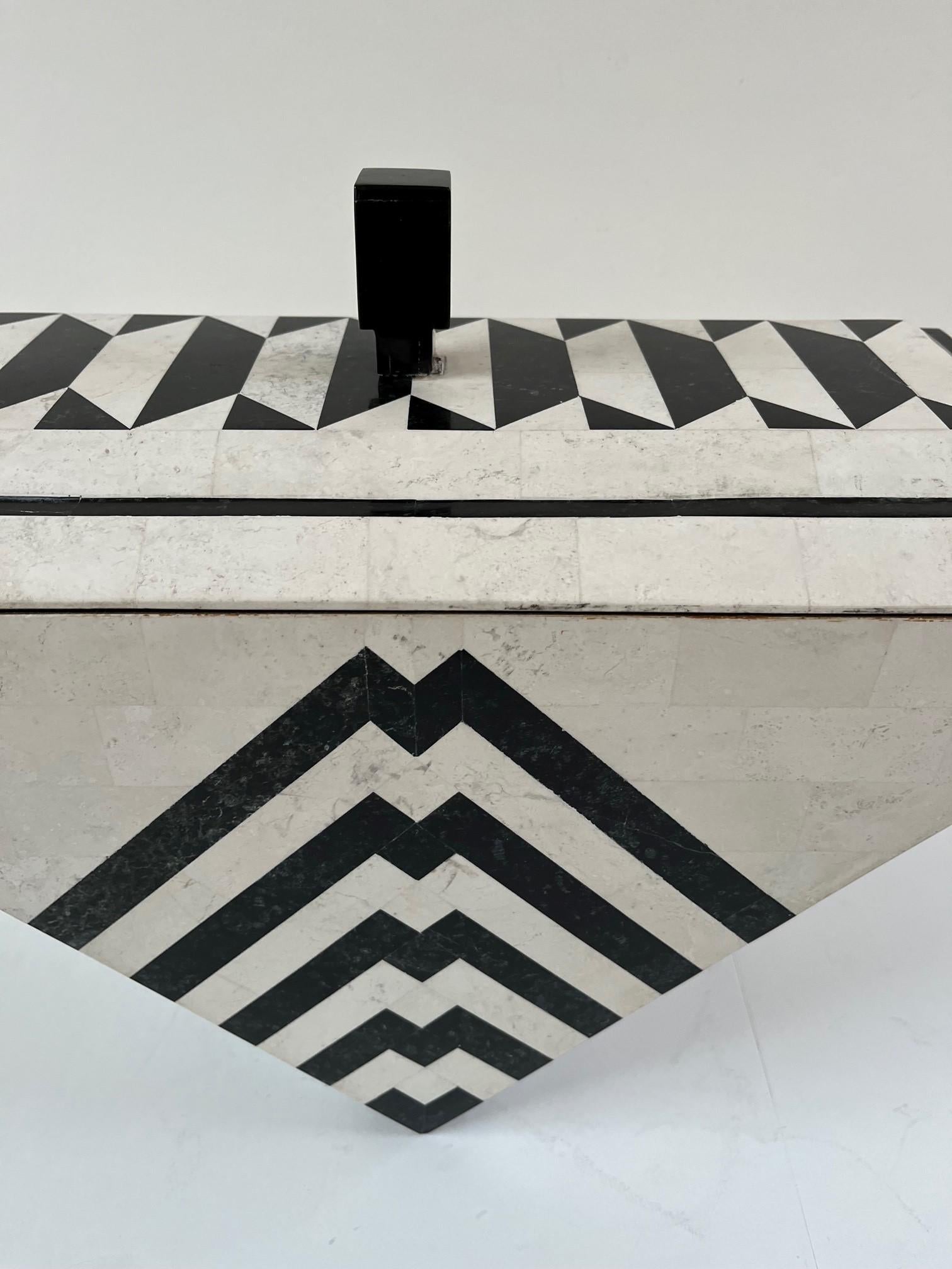 Américain Boîte en marbre tessellée de Maitland Smith en vente