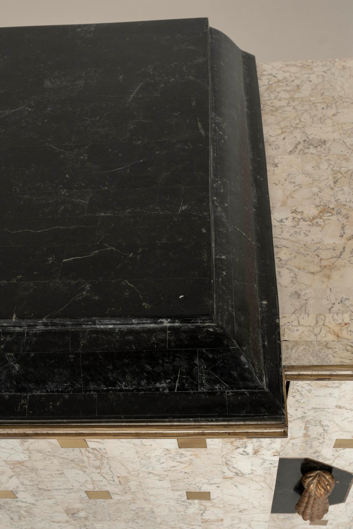 Vintage Tessellated Marble Brass Credenza im Zustand „Gut“ im Angebot in Houston, TX