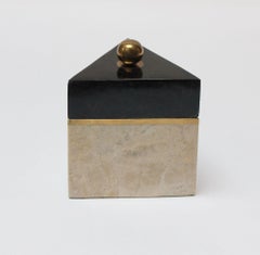 Dreieckige Schachtel aus Mosaikstein und Messing, Maitland Smith zugeschrieben