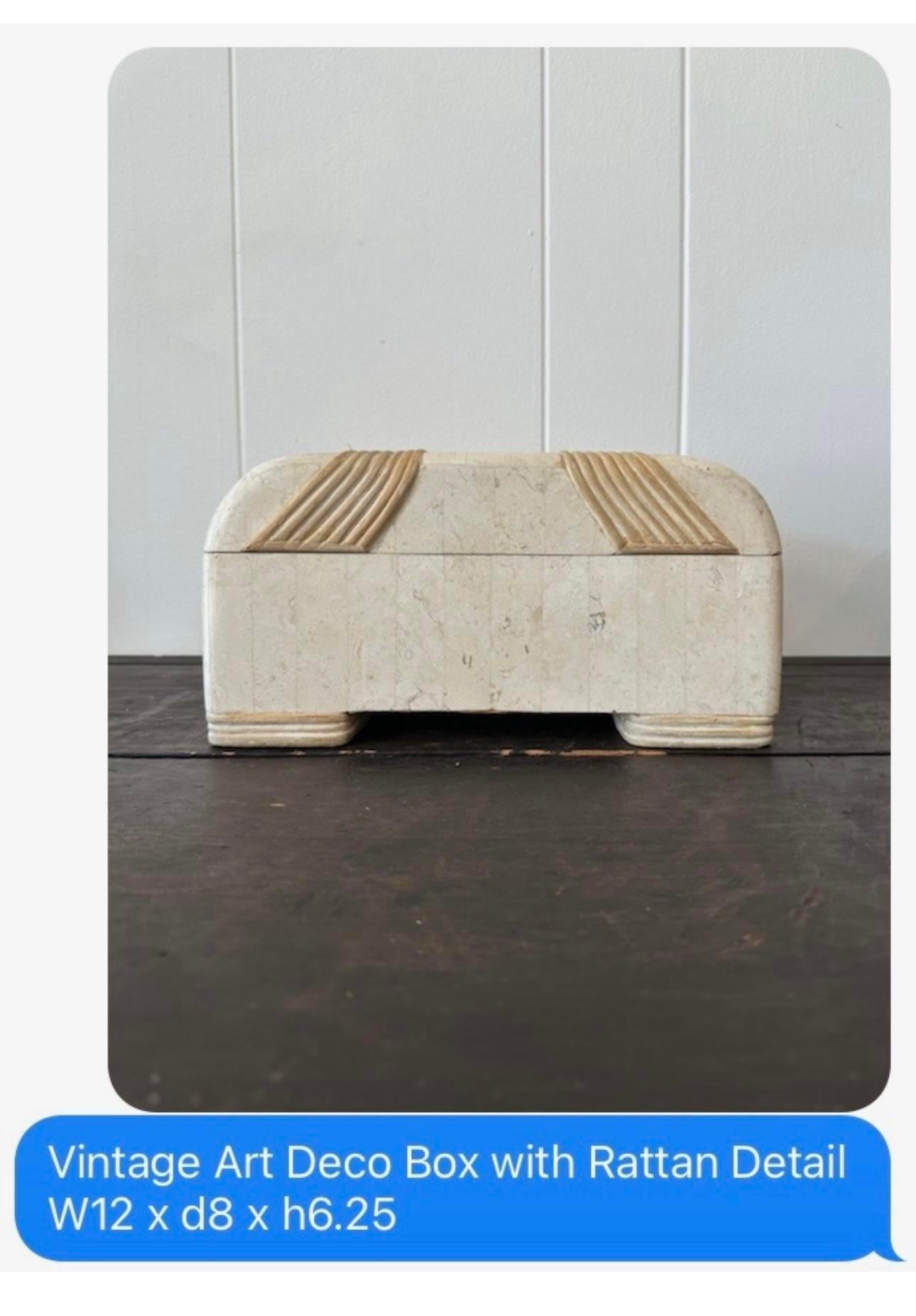 Boîte en pierre tessellée avec détails en roseau en vente 1
