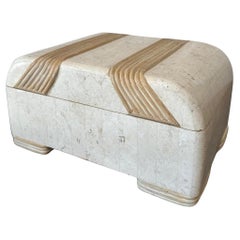 Caja vintage de piedra teselada con detalle de junco