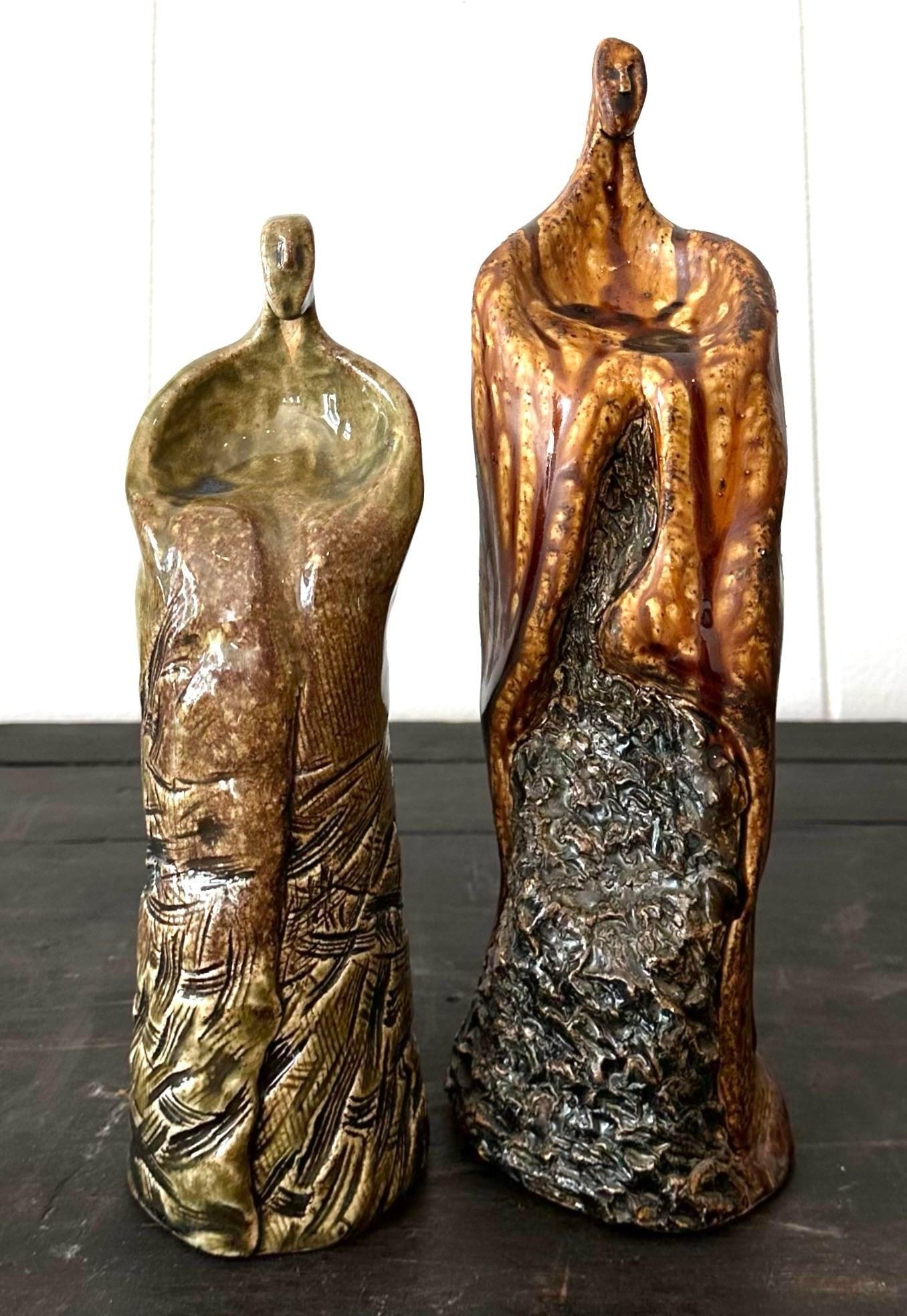 Nordamericano Sculture figurative astratte in ceramica con texture vintage - Set di due sculture in vendita