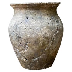Vase en céramique vintage à la texture artisanale