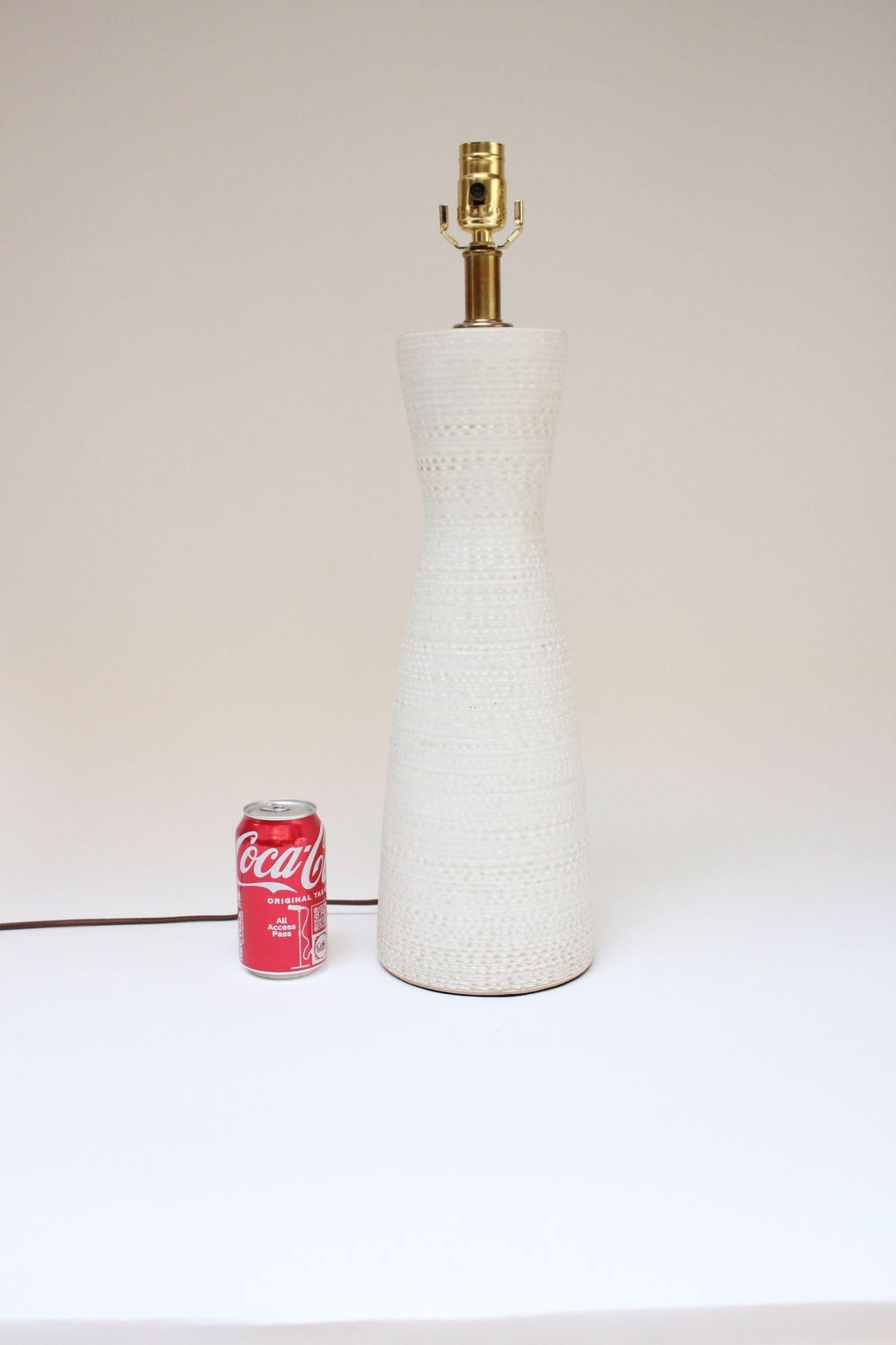 Vintage Textured Ceramic Table Lamp by Lee Rosen for Design Technics In Good Condition For Sale In Brooklyn, NY