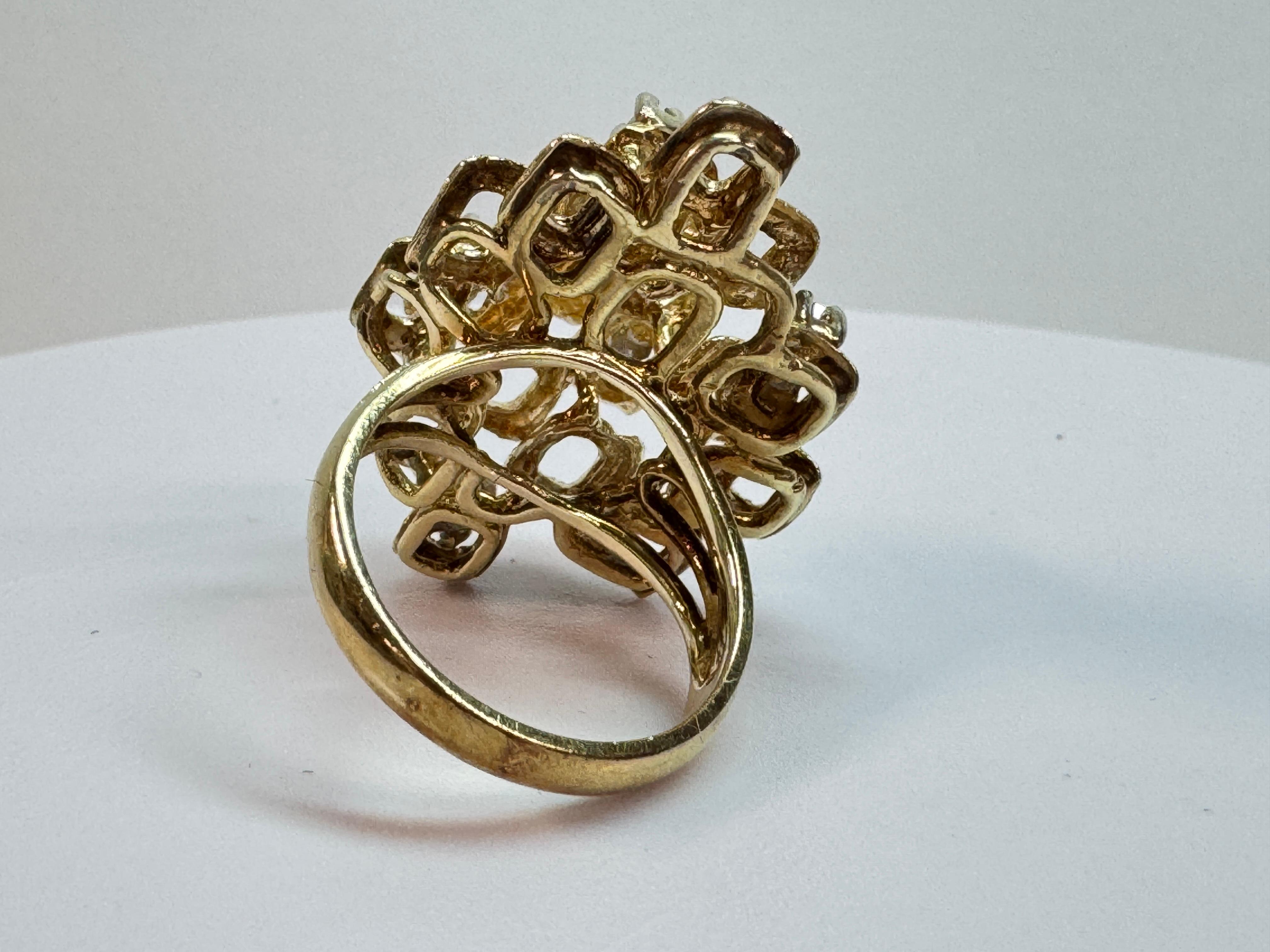 Vintage Textured Gold Diamond Ring from the 1980s For Sale 3