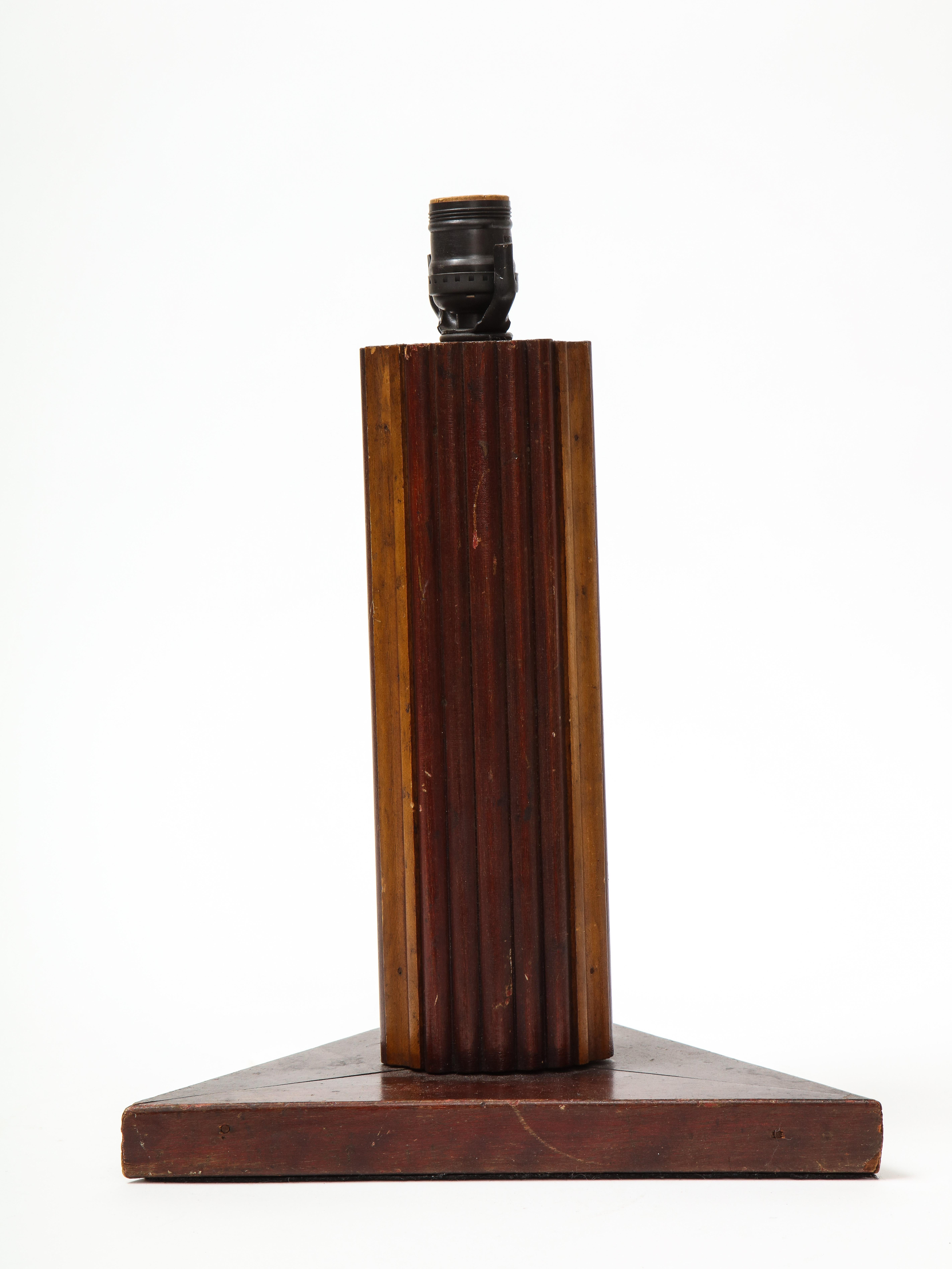 French Vintage Textured Wooden Table Lamp with Triangular Base, France, 20th Century