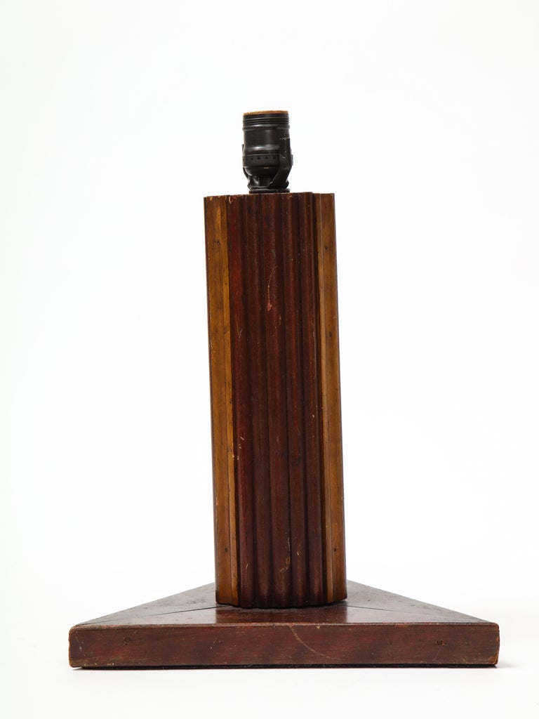 French Vintage Textured Wooden Table Lamp with Triangular Base, France, 20th Century For Sale