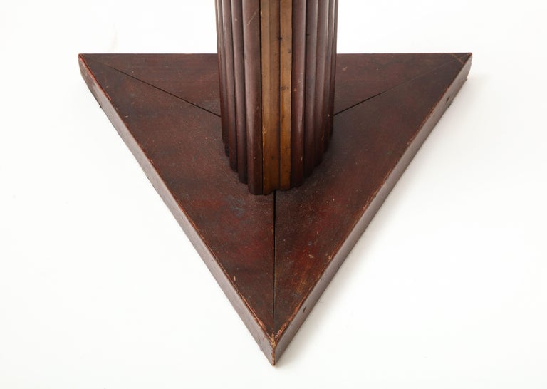Vintage Textured Wooden Table Lamp with Triangular Base, France, 20th Century In Good Condition For Sale In New York City, NY