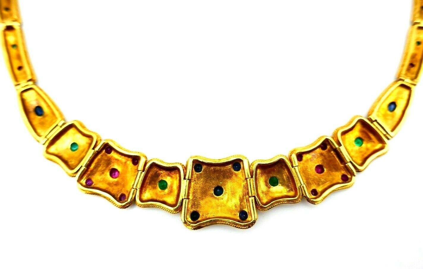 Collier vintage en or jaune texturé et pierres précieuses avec collier Pour femmes en vente